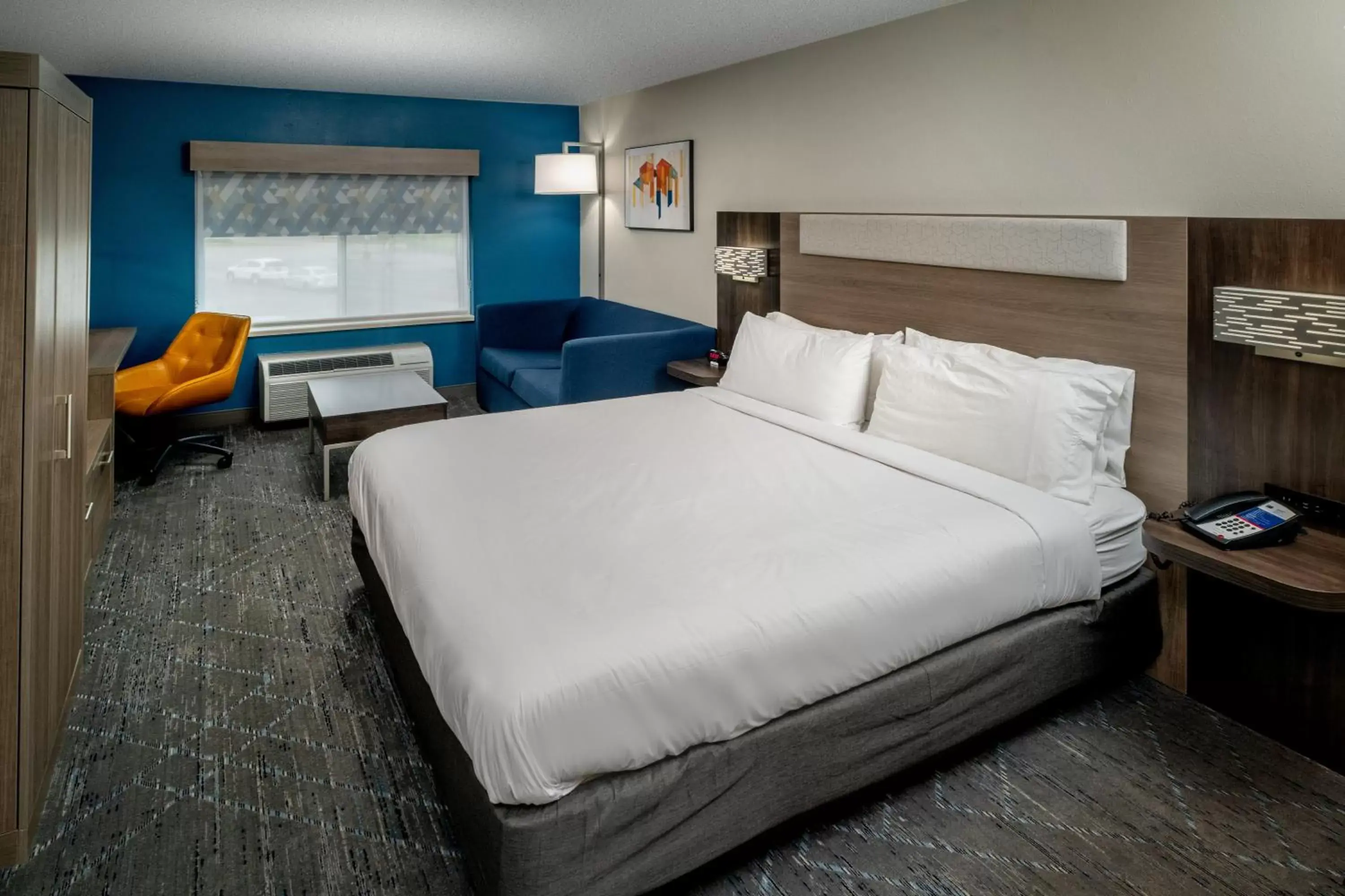 Guests, Bed in Holiday Inn Express - Charleston/Kanawha City, an IHG Hotel