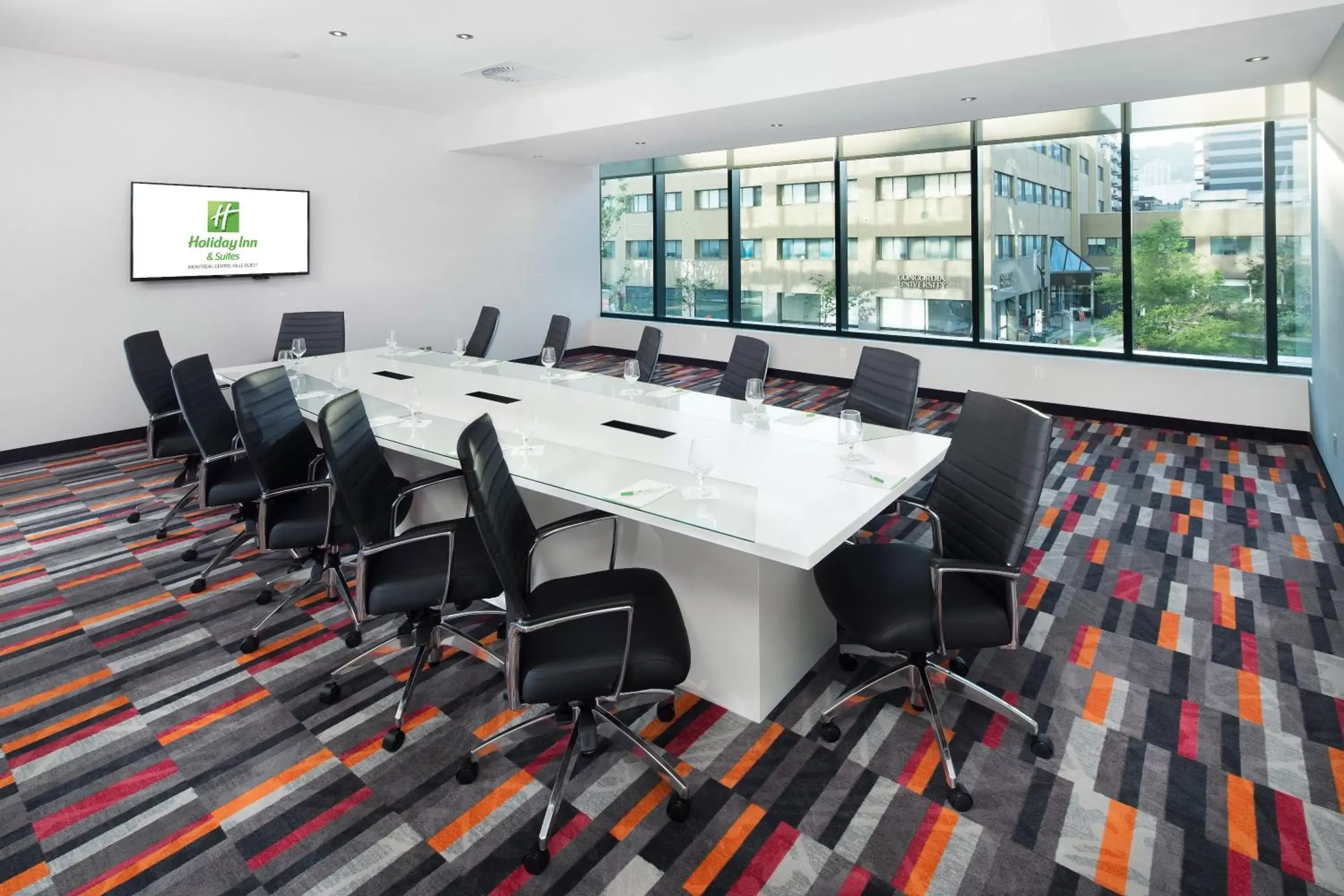 Meeting/conference room in Holiday Inn Hotel & Suites - Montreal Centre-ville Ouest, an IHG Hotel