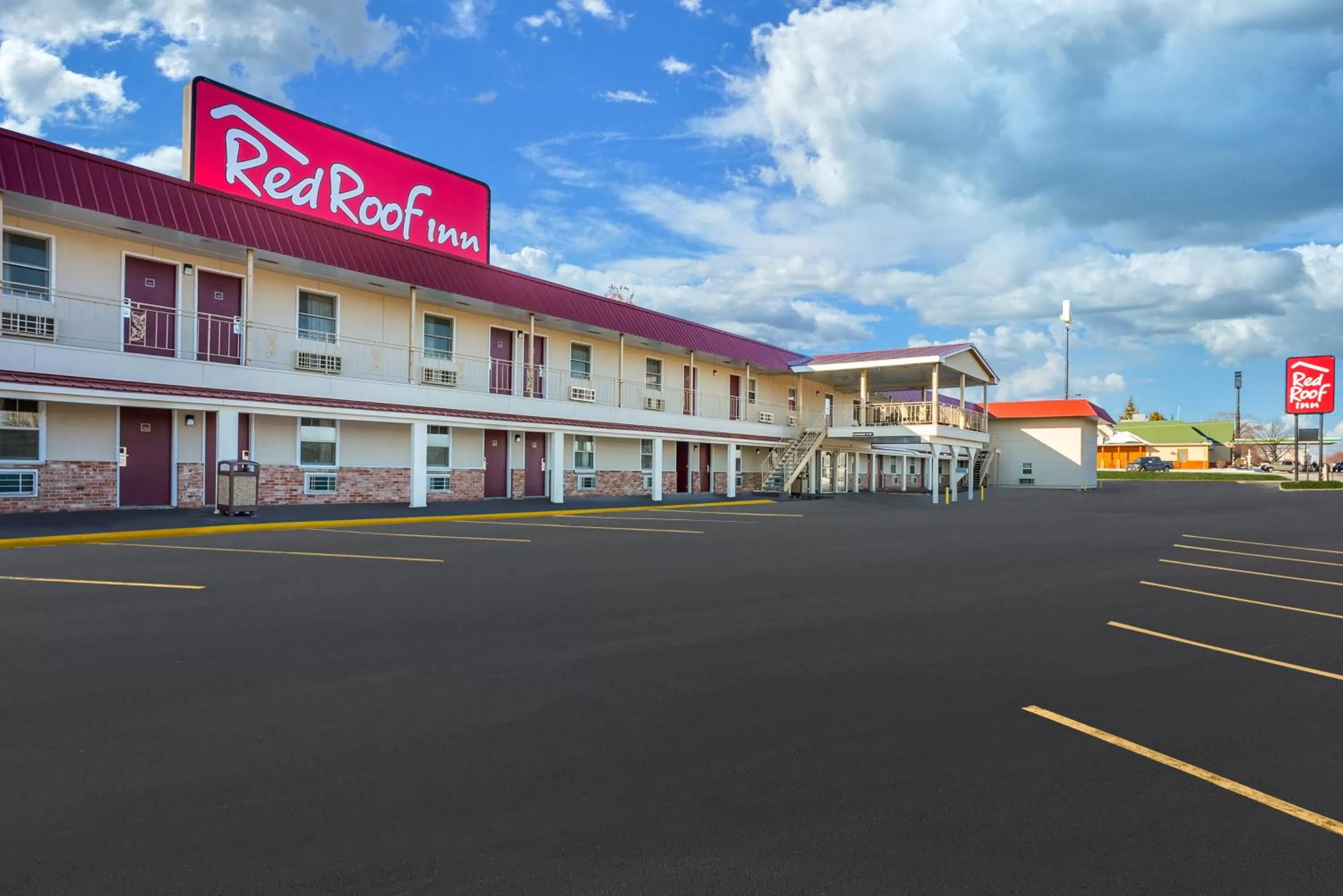 Property building in Red Roof Inn Des Moines