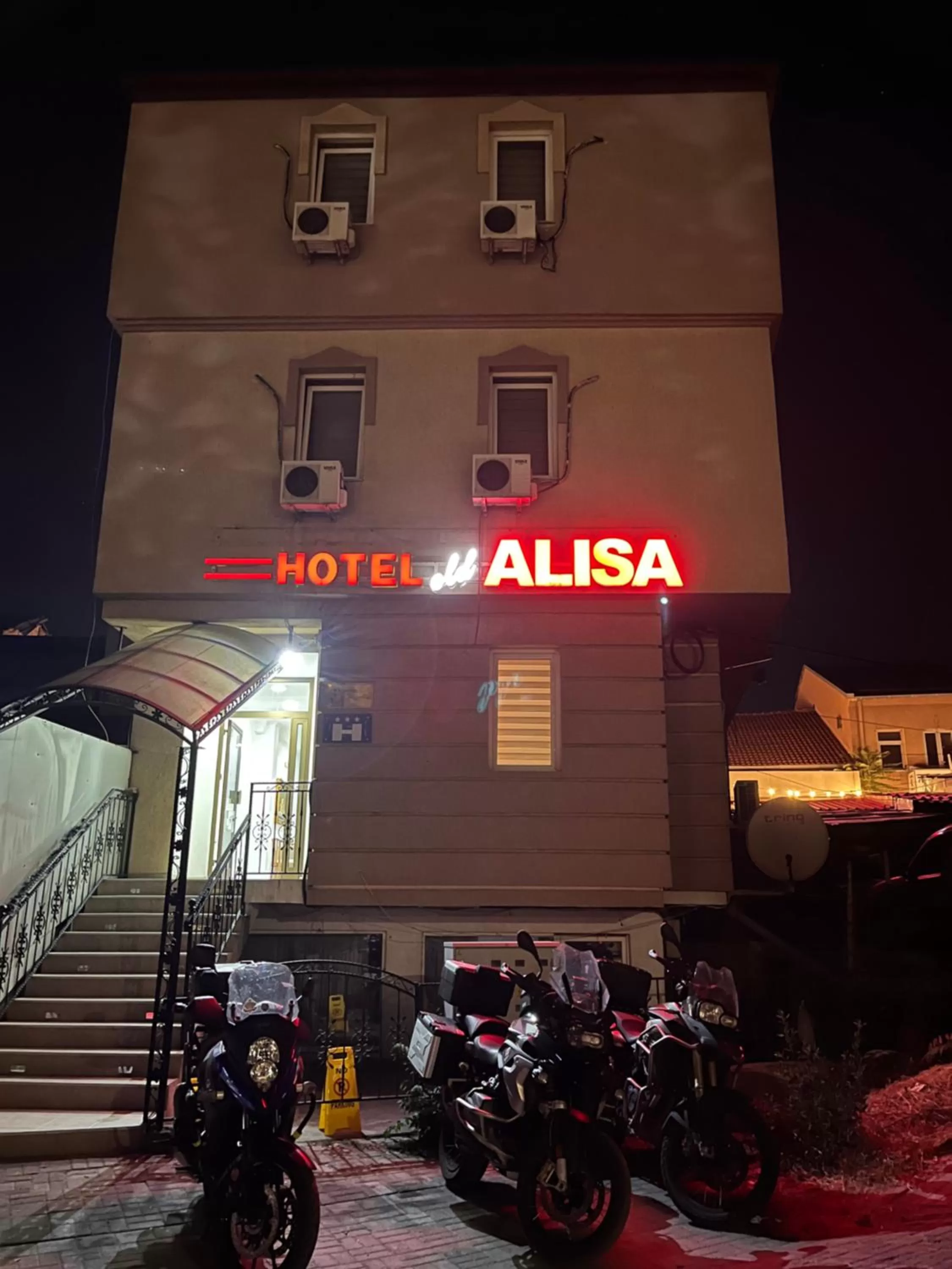 Property Building in Hotel Old Alisa