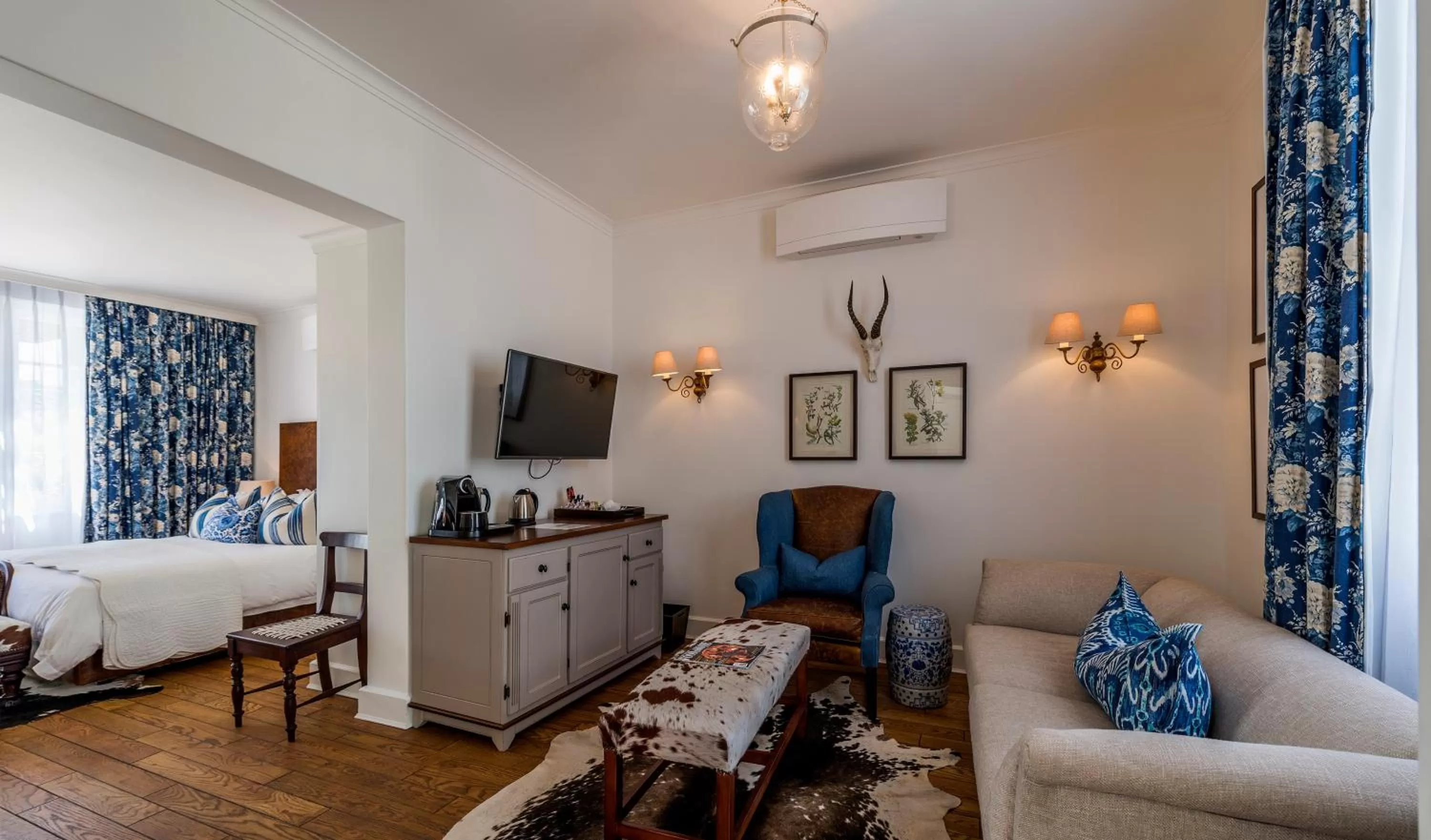 TV and multimedia, Bed in Drostdy Hotel