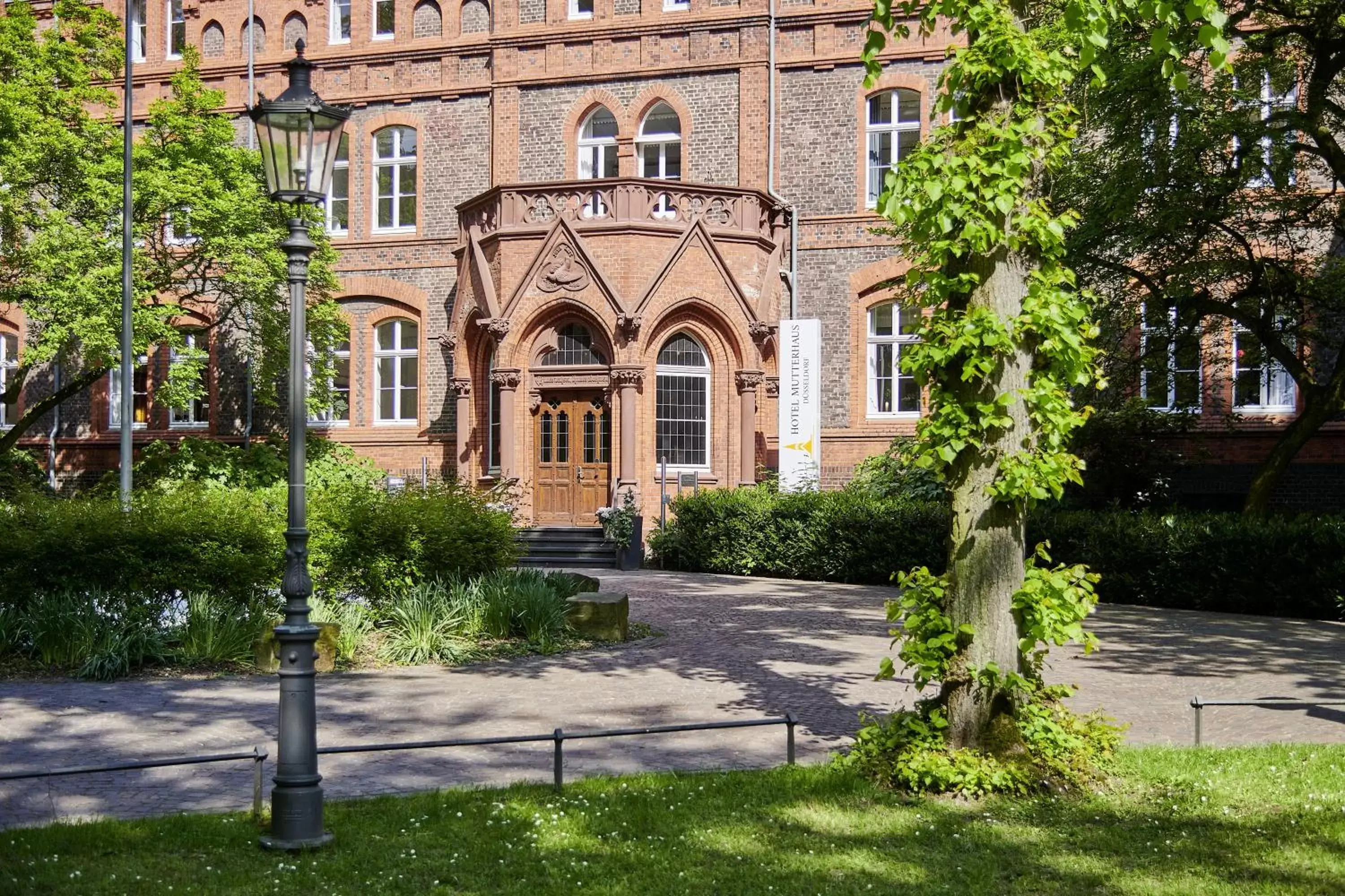 Facade/entrance in Hotel Mutterhaus Düsseldorf Facade/entrance in Hotel Mutterhaus Düsseldorf
