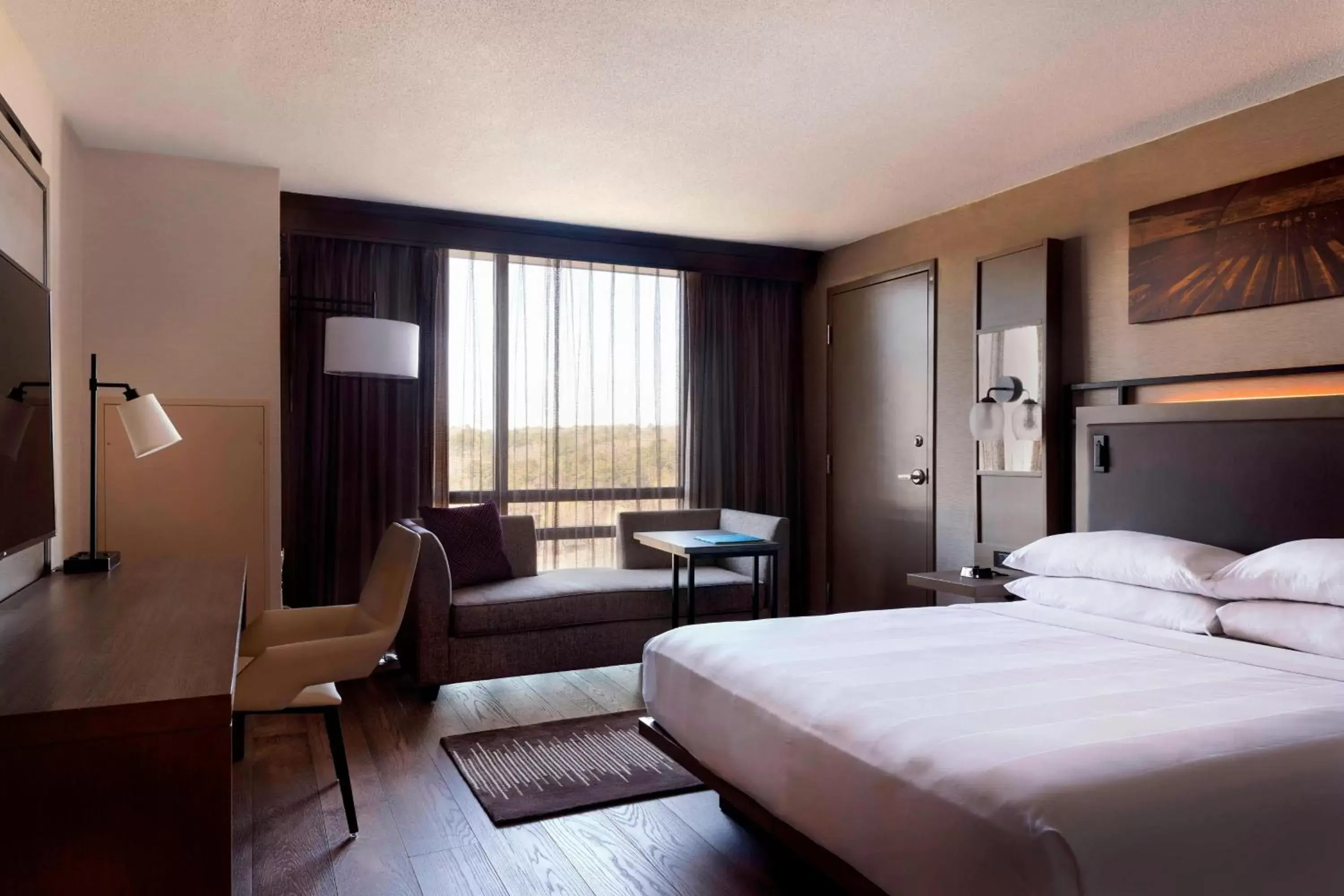 Bedroom in Atlanta Marriott Northeast/Emory Area