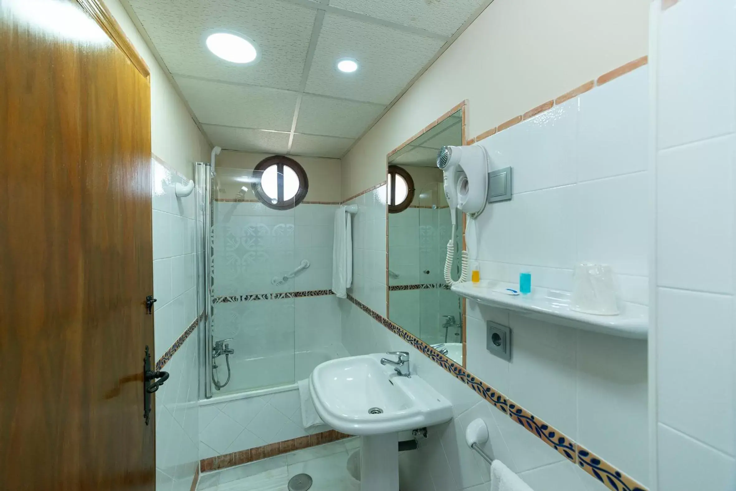 Bathroom in Hotel Mezquita