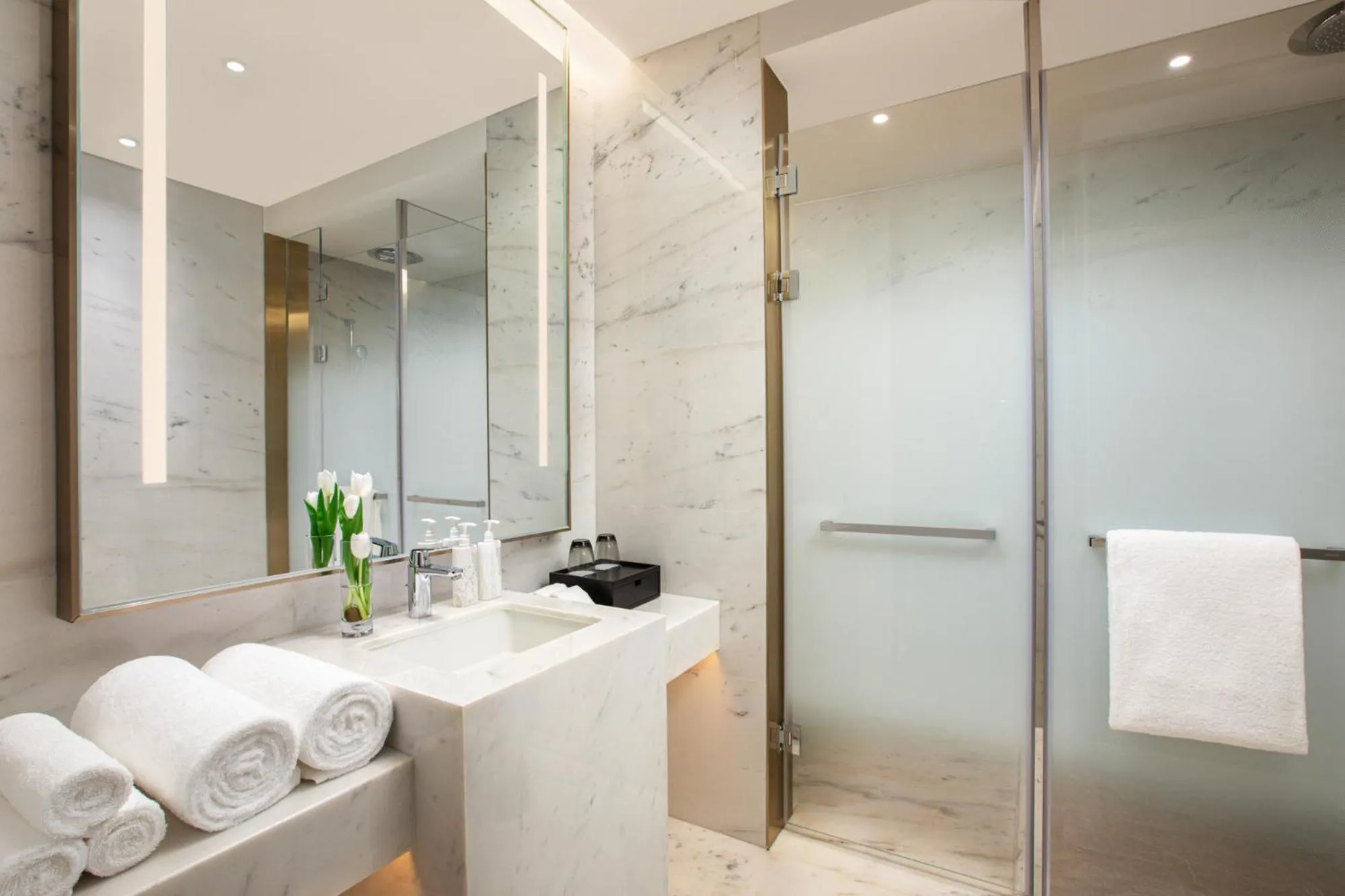 Bathroom in HUALUXE Shanghai Changfeng Park - Park Lake View