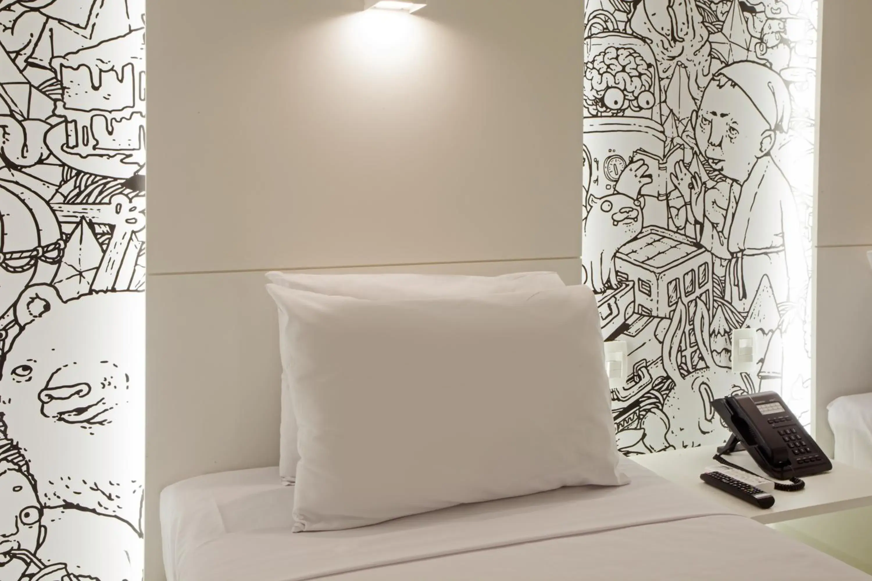 Bed, Seating Area in Ibis Styles RJ Botafogo