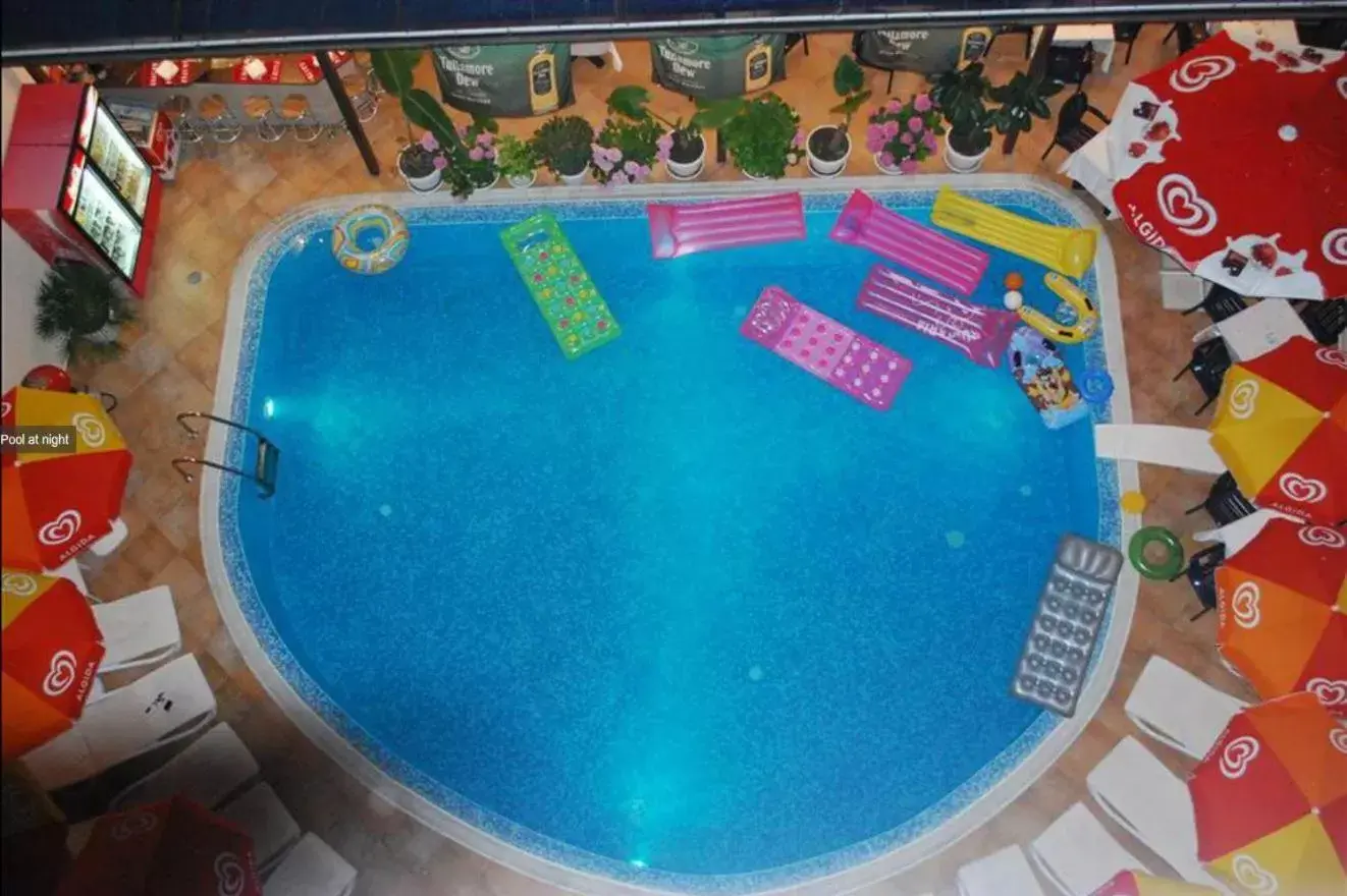Pool View in Italia Hotel