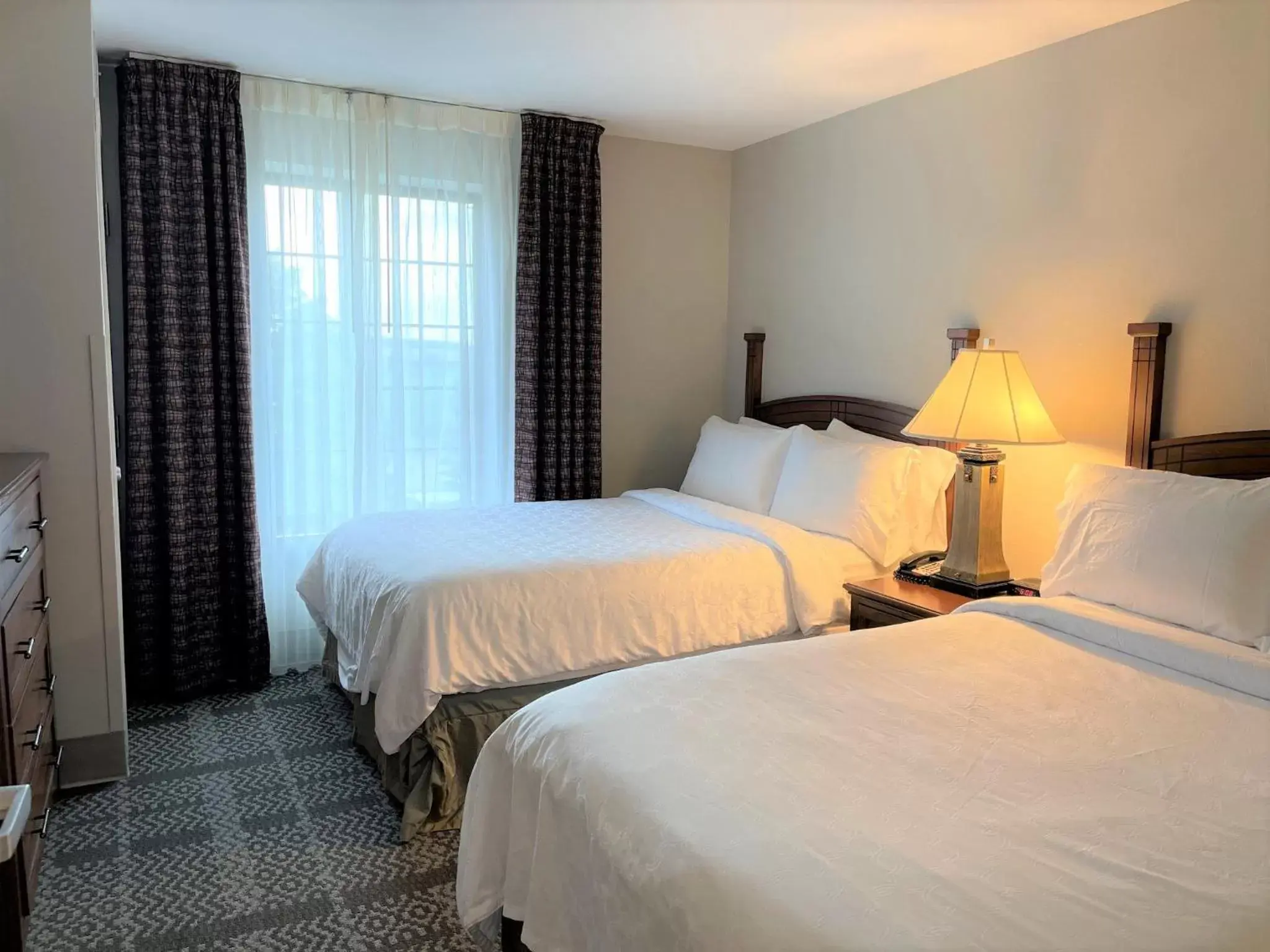 Bedroom, Bed in Staybridge Suites Milwaukee West-Oconomowoc, an IHG Hotel