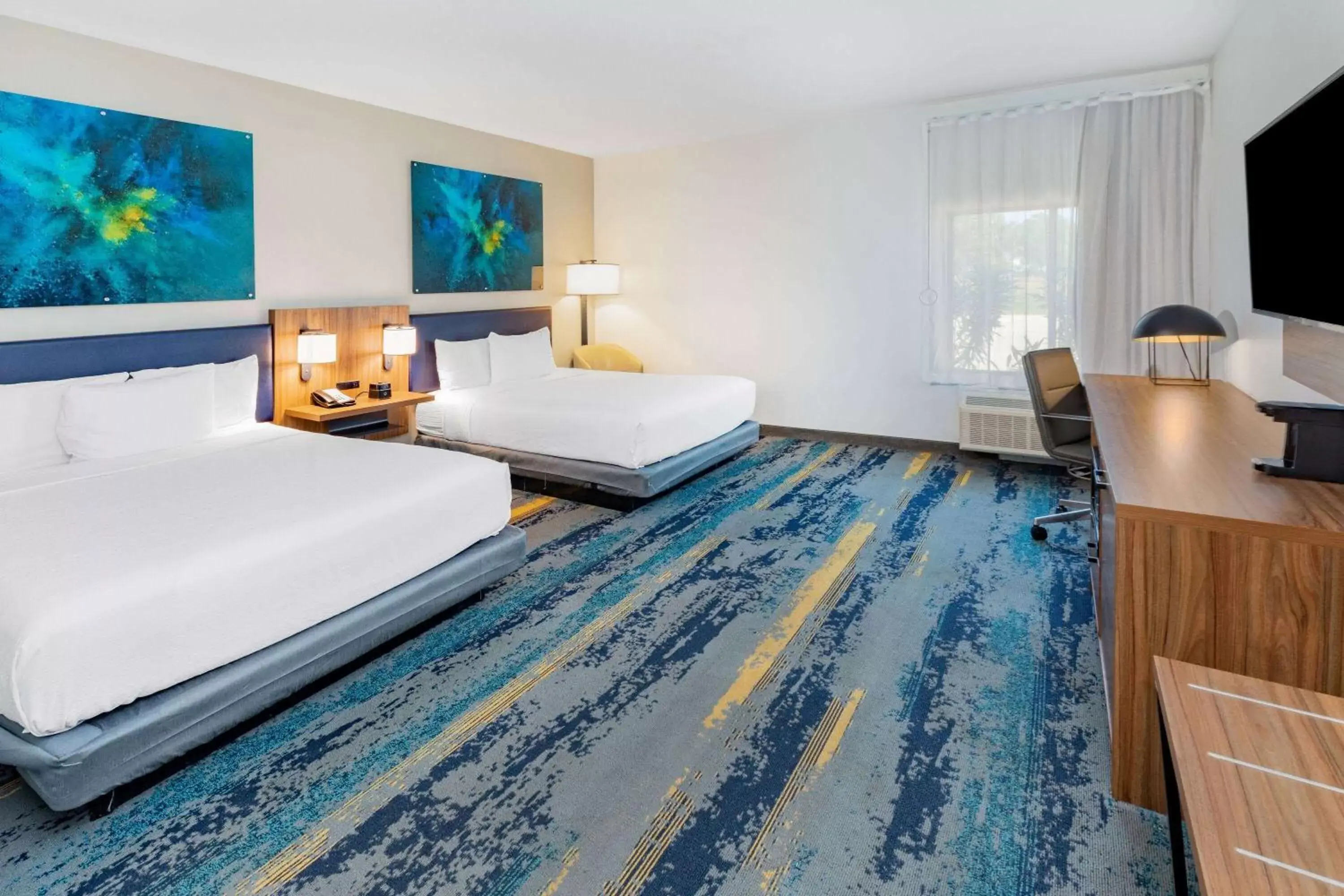 Bed in La Quinta Inn & Suites by Wyndham Texas City I 45