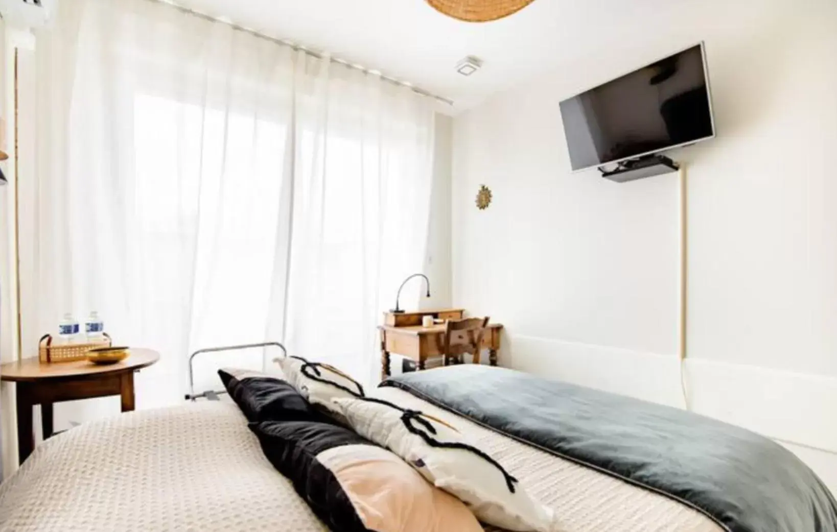 Bedroom, Bed in Chambres d'hôtes du Parc Bordelais