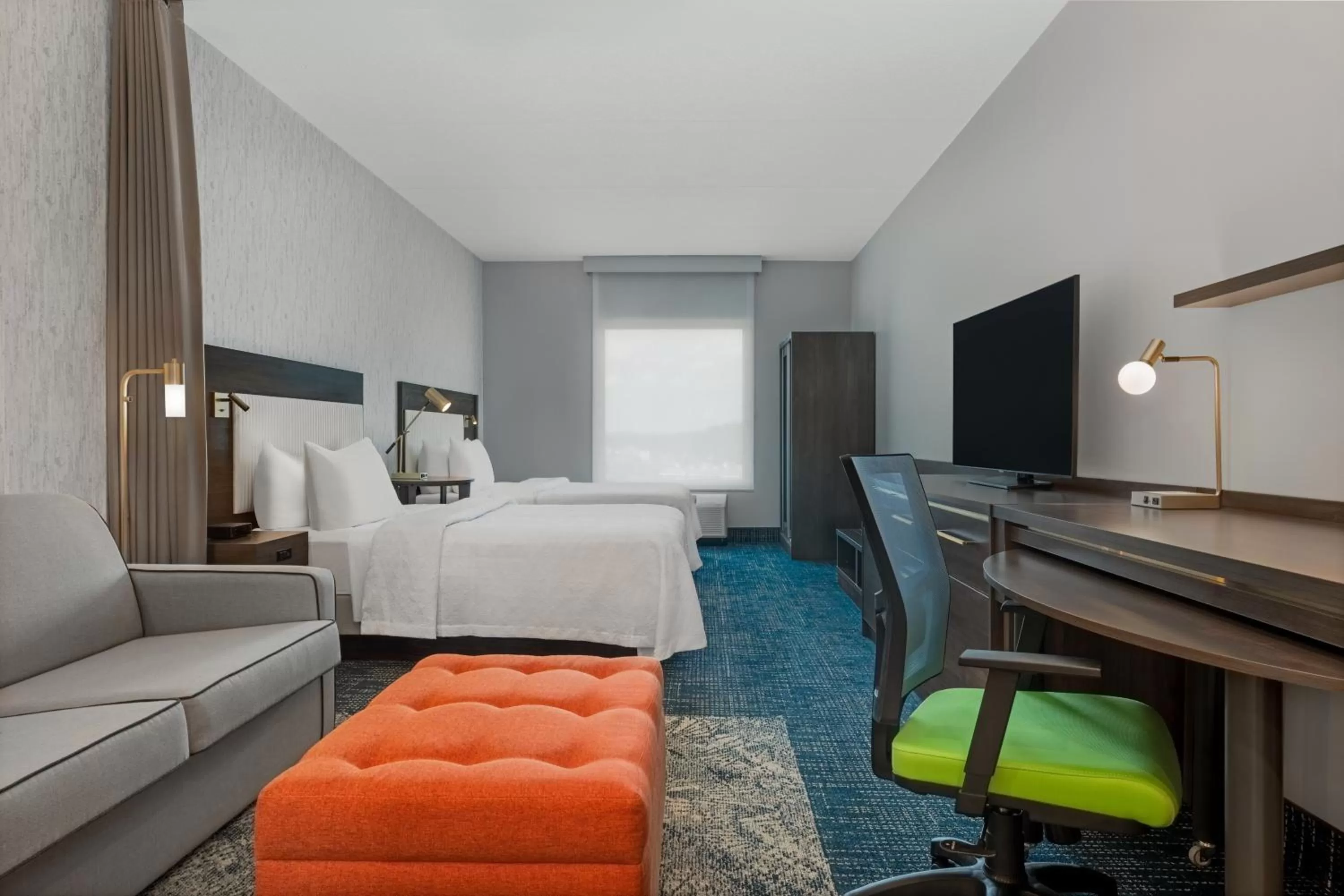 Living room, Bed in Home2 Suites By Hilton Huntsville