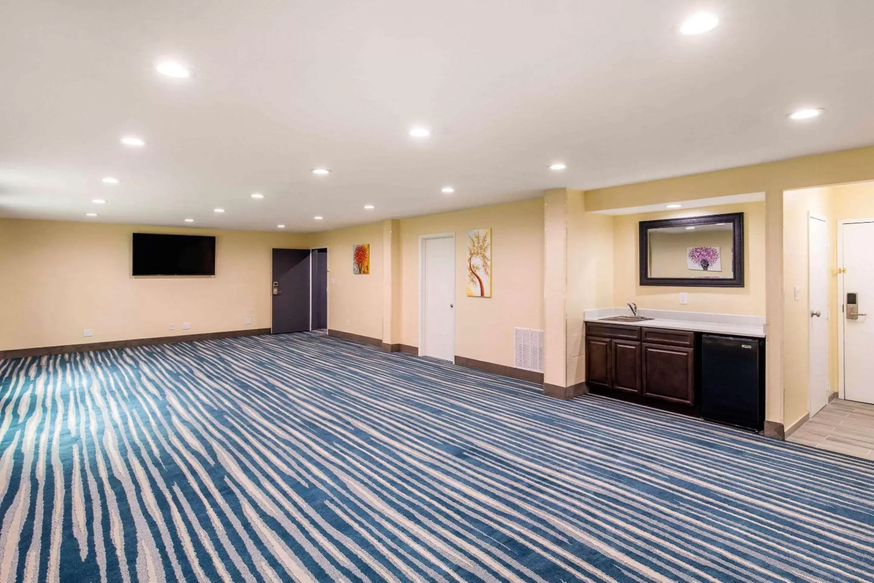 On site, TV/Entertainment Center in Quality Inn & Suites Plano