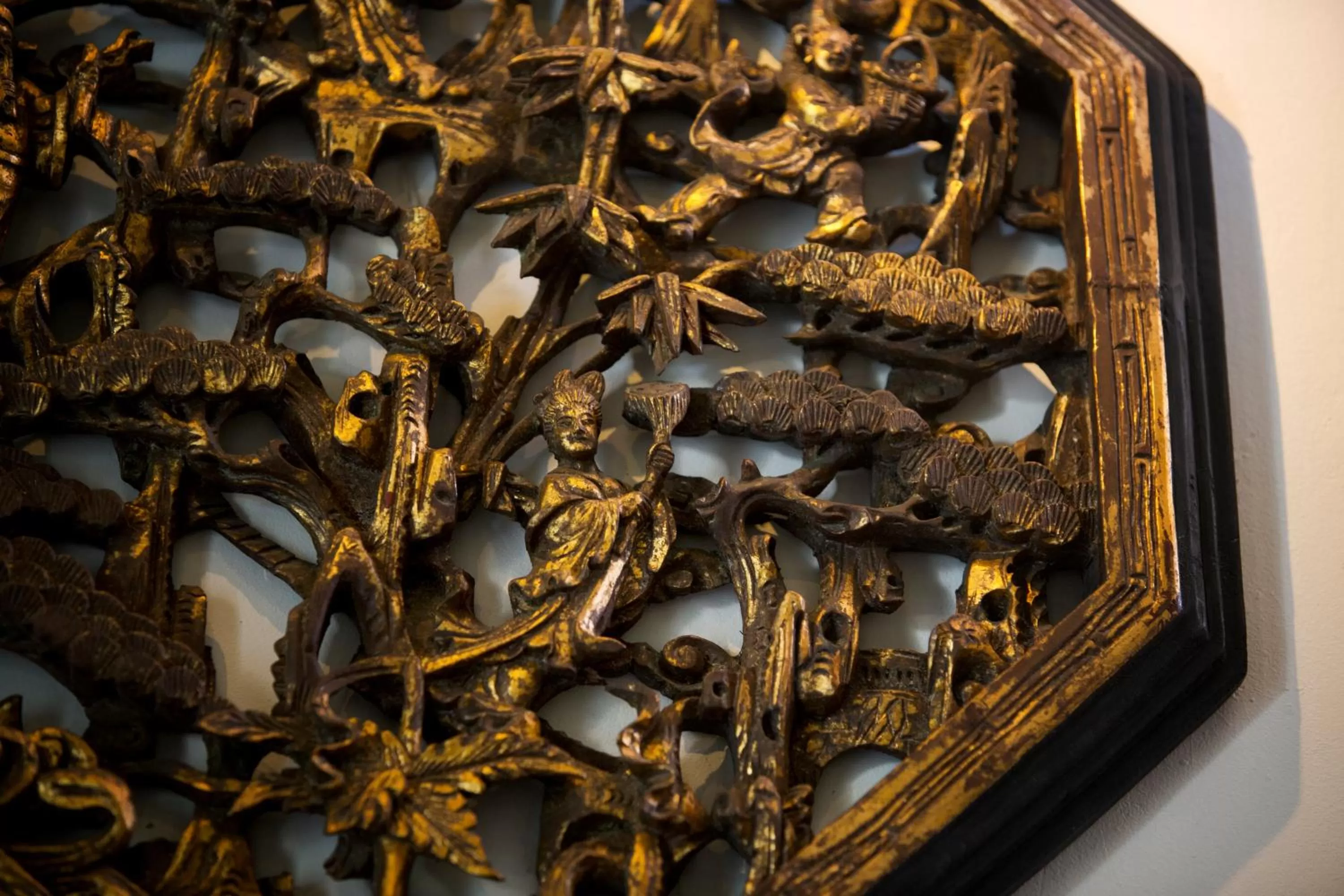 Decorative detail in Muntri Grove