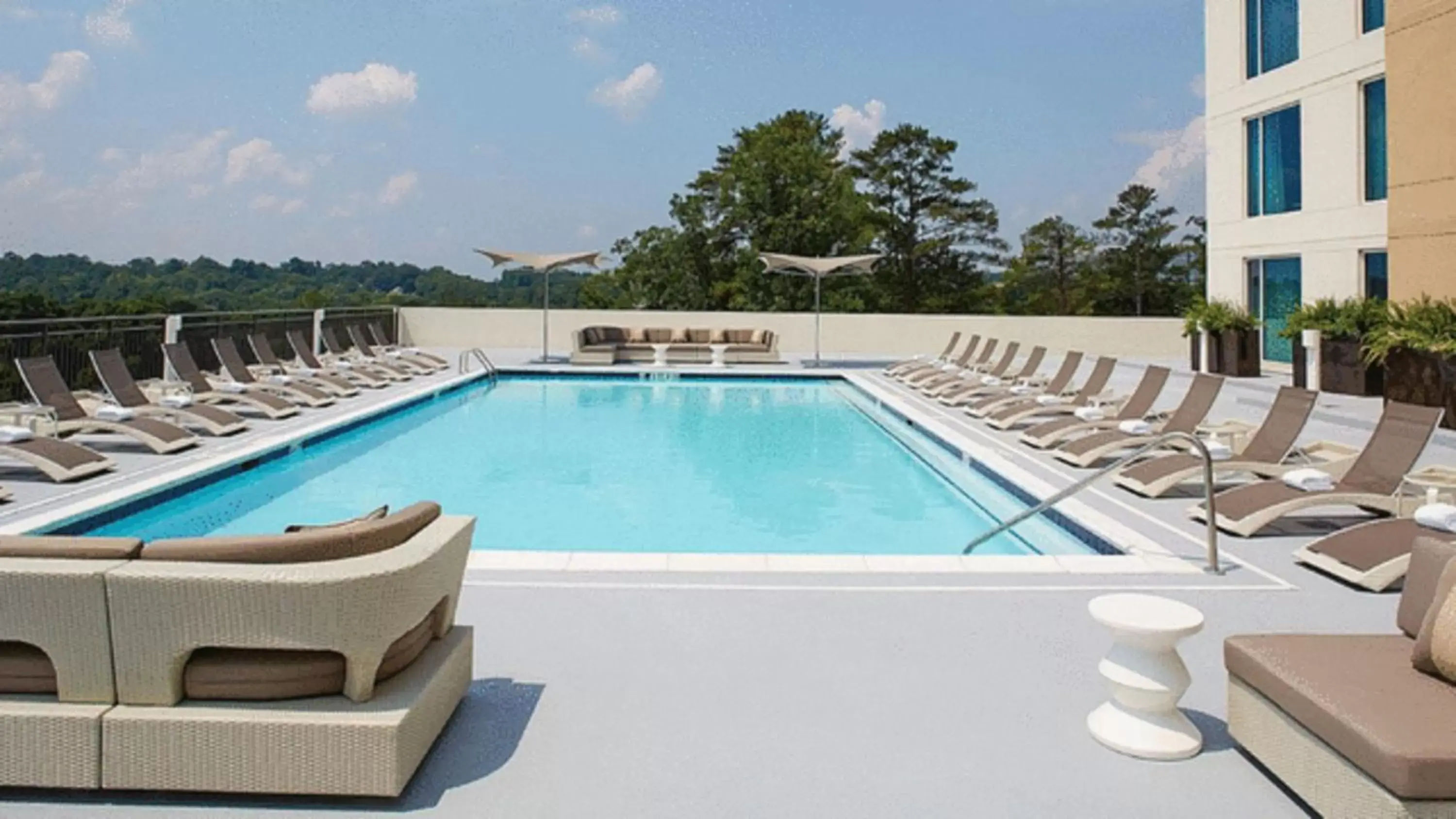 Swimming pool in Hyatt Regency Atlanta Perimeter at Villa Christina Swimming pool in Hyatt Regency Atlanta Perimeter at Villa Christina