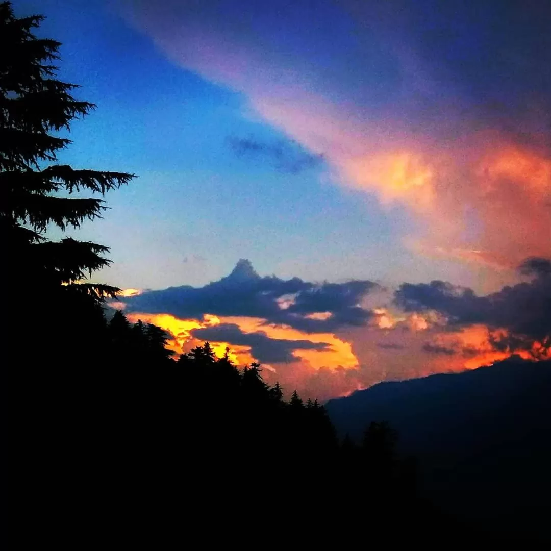 Natural landscape, Sunrise/Sunset in Soham's Chateau De Naggar - Manali