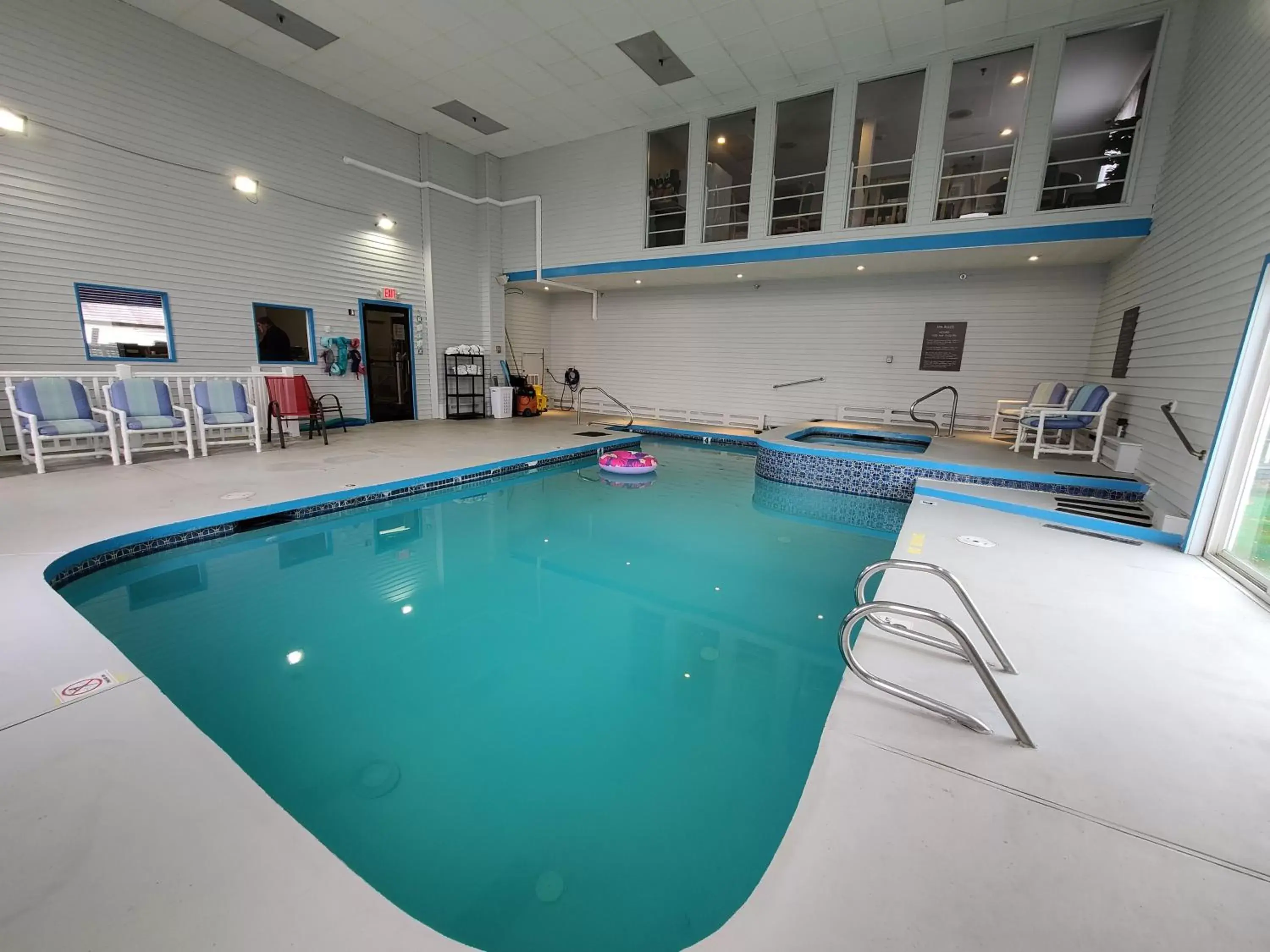 Swimming Pool in Hampton Village Inn