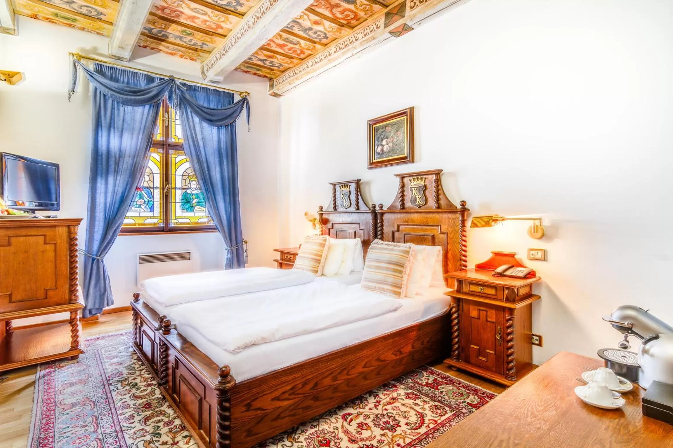 Coffee/tea facilities, Bed in The King Charles