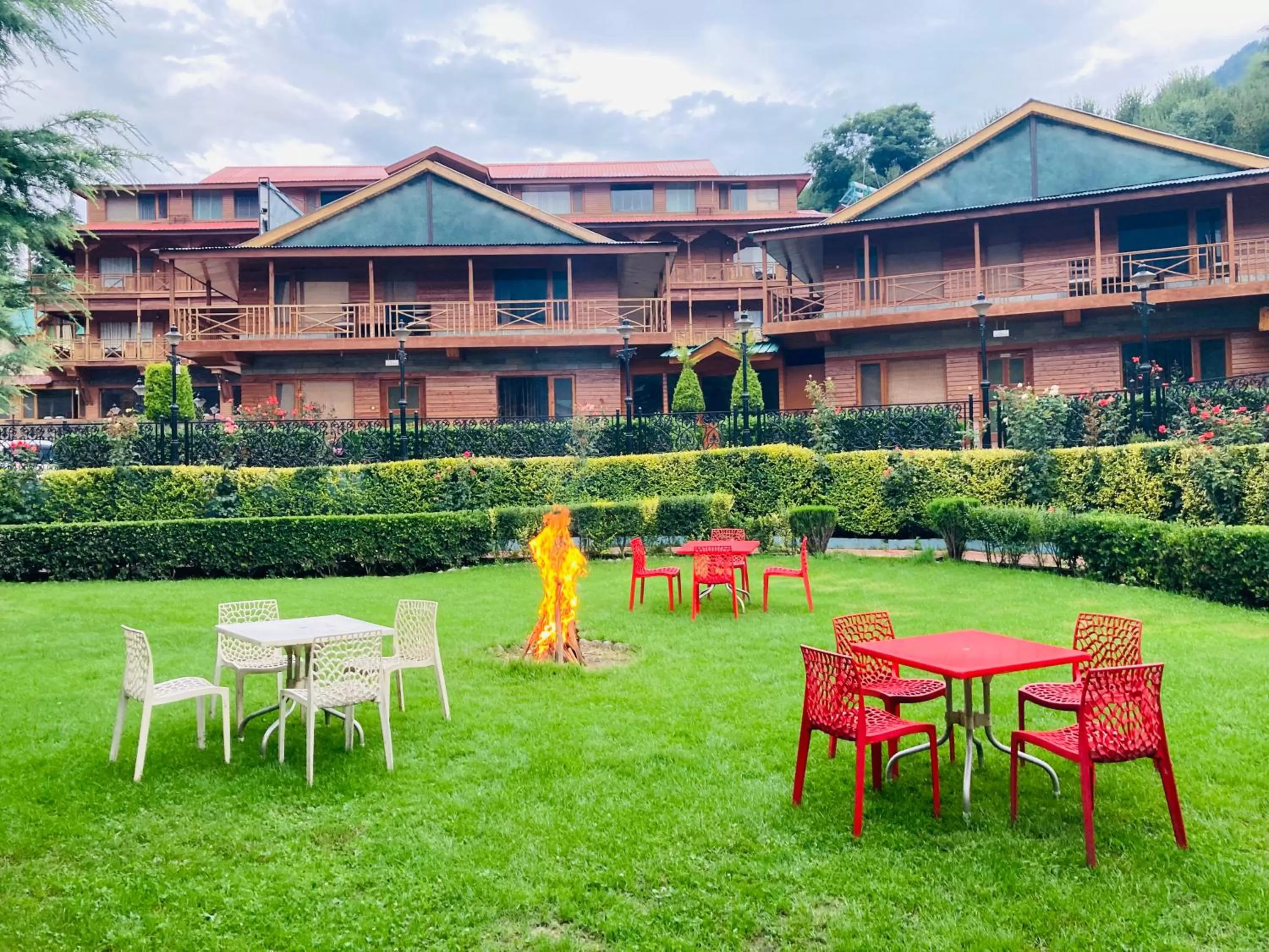 Property Building in Dafodil INN - A Four star Luxury hotel, Manali