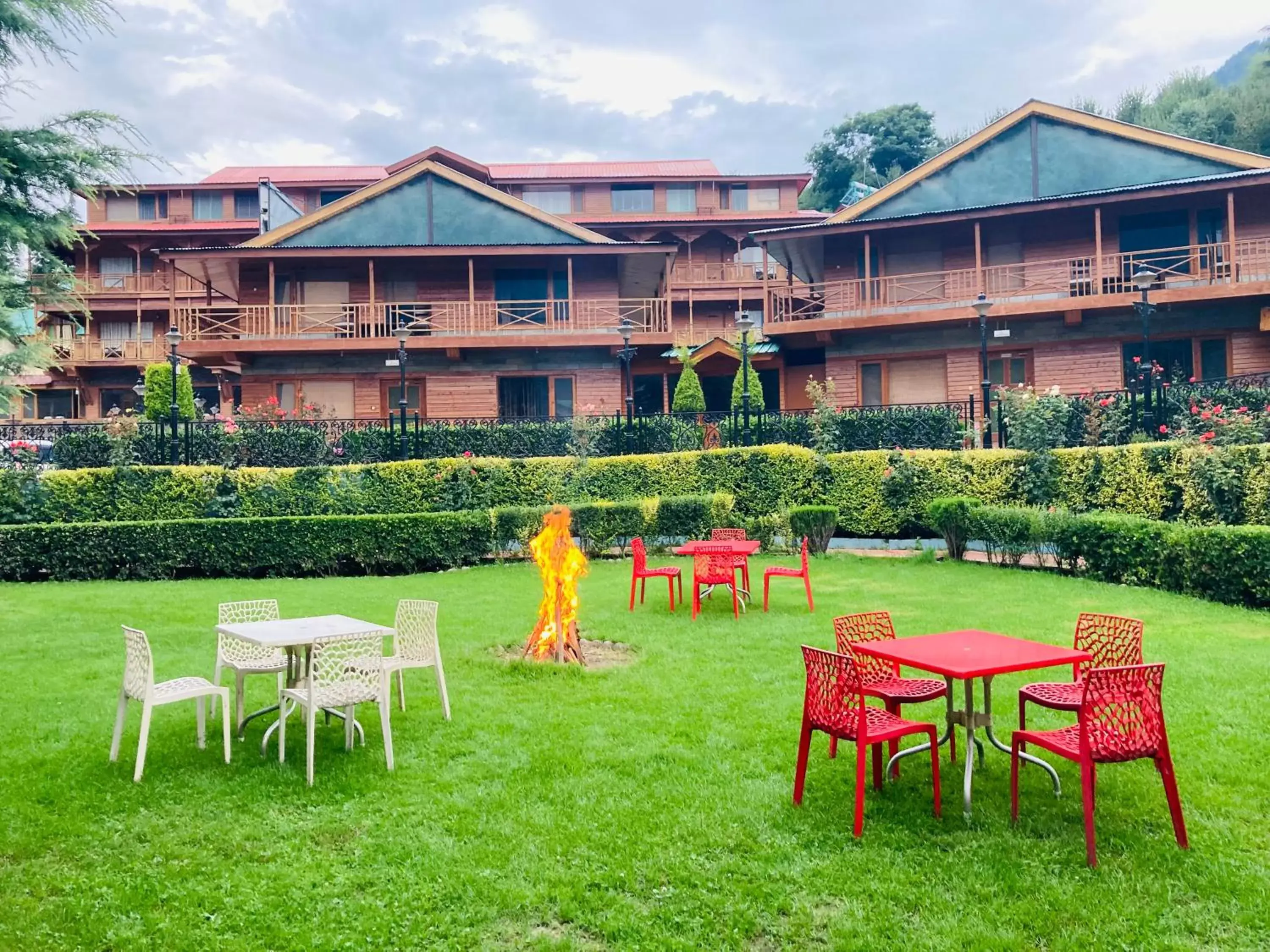 Property Building in Dafodil INN - A Four star Luxury hotel, Manali Property Building in Dafodil INN - A Four star Luxury hotel, Manali