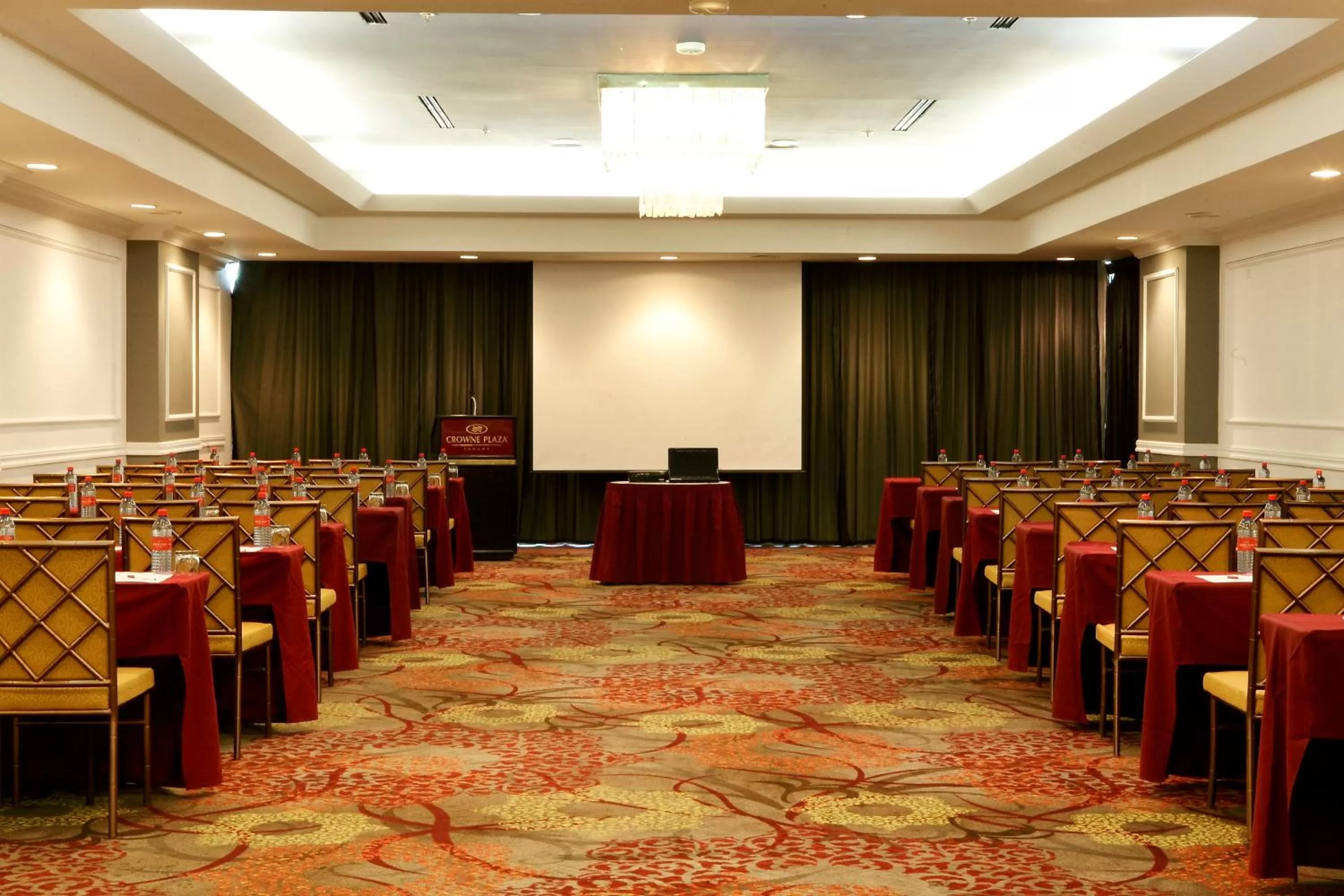 Meeting/conference room in Crowne Plaza Panama by IHG
