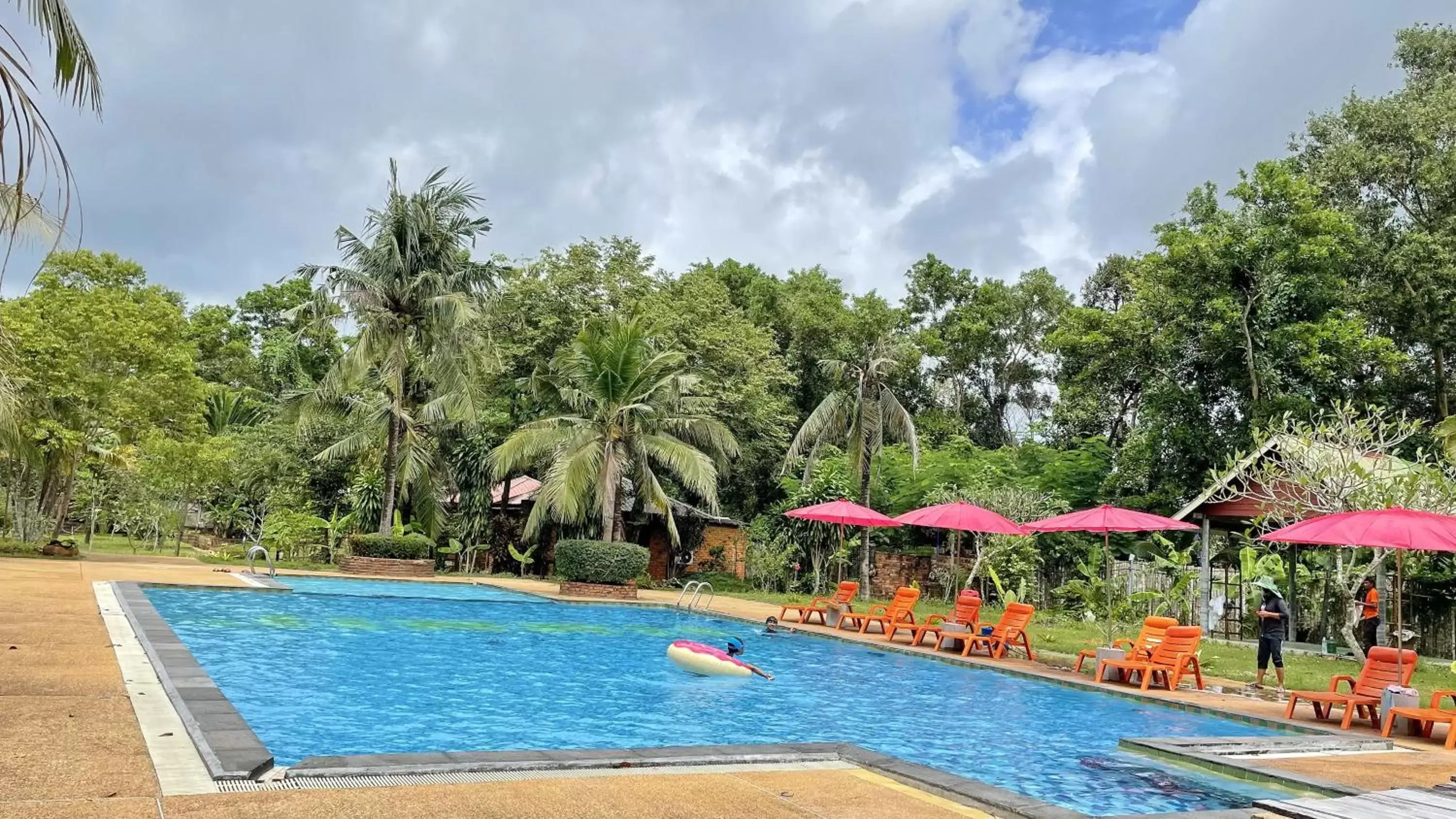 Garden, Swimming Pool in Doo Dee Boutique Resort by Swiss Chalet