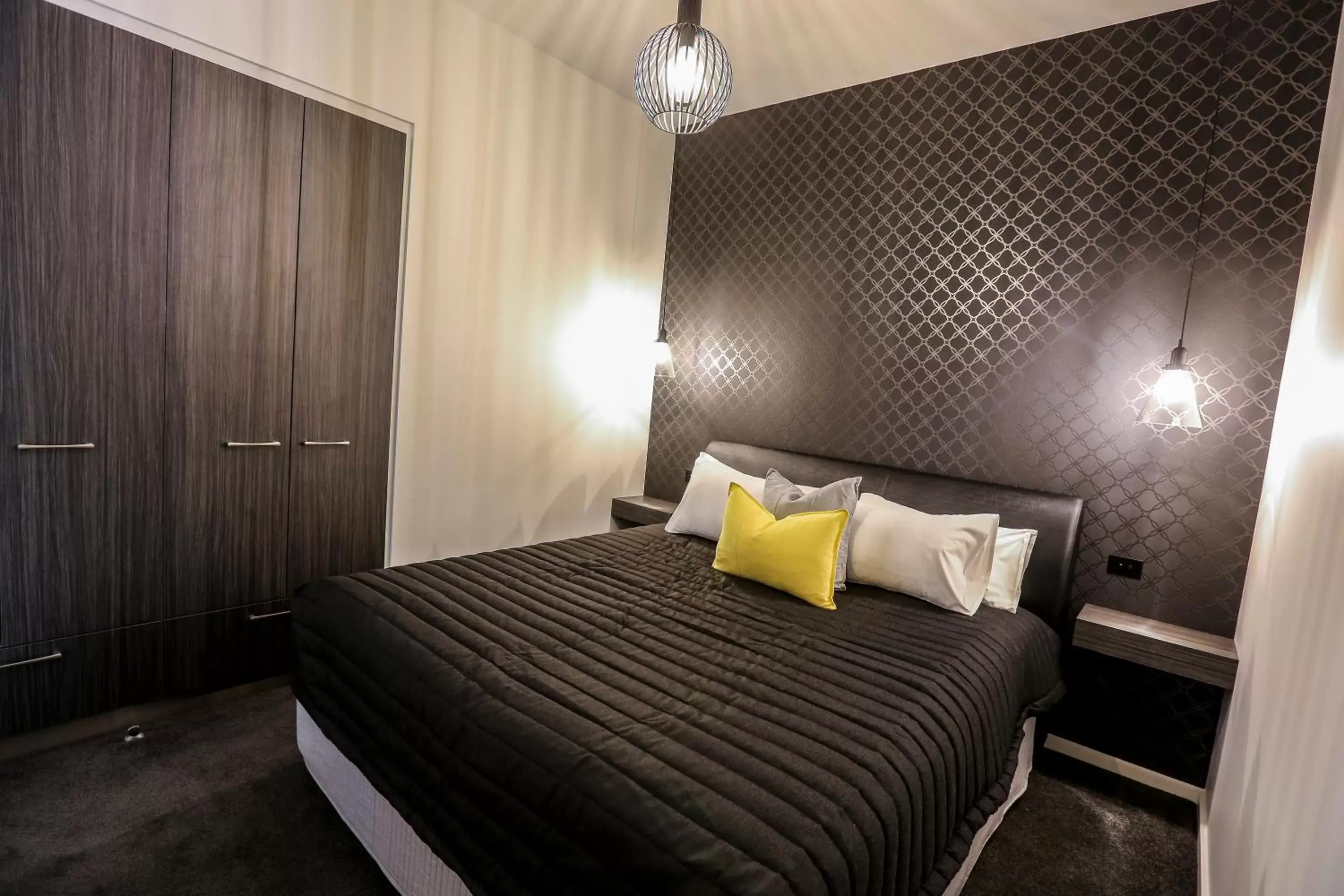 Bedroom, Bed in Indulge Apartments - CBD