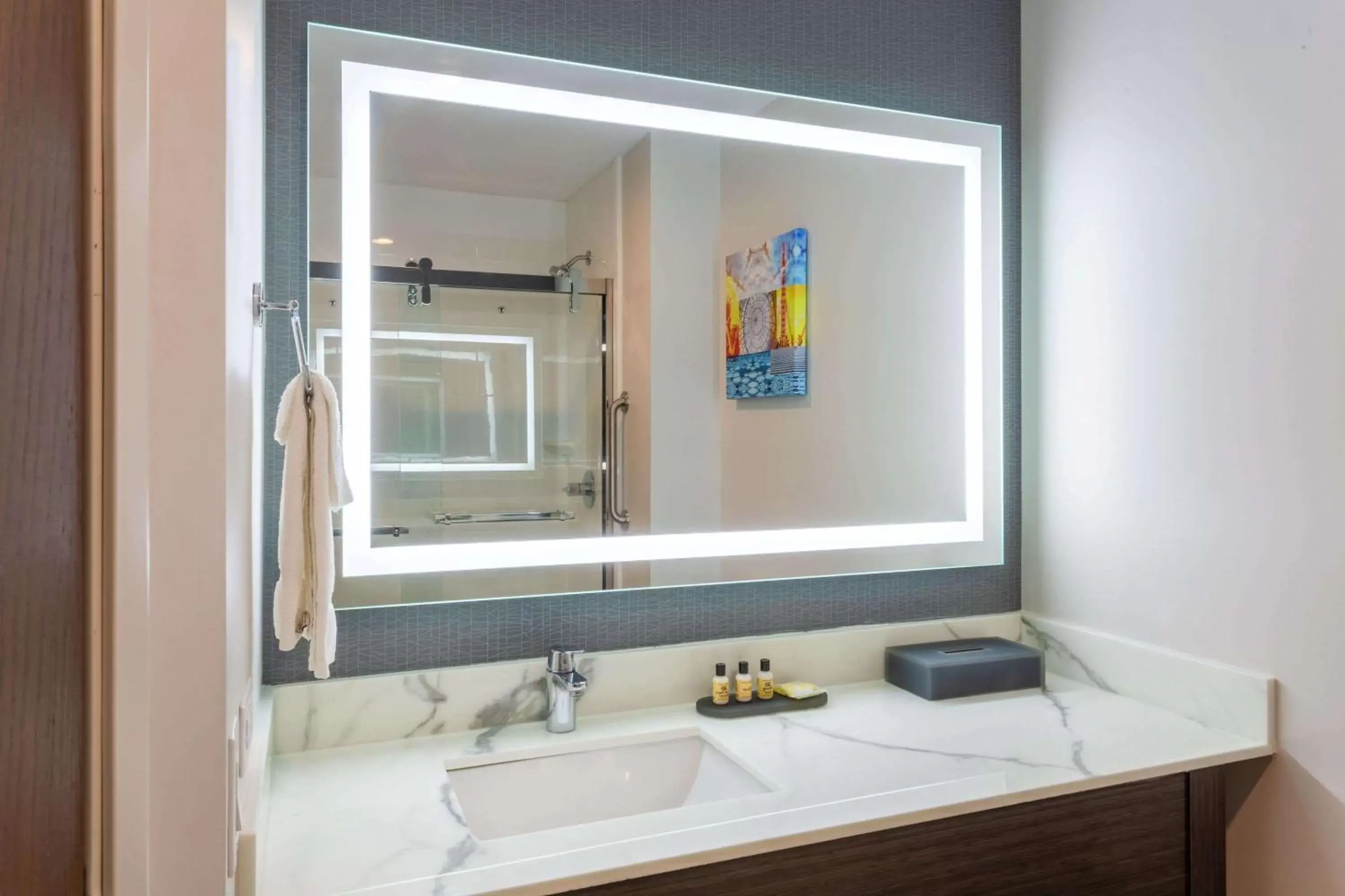 Bathroom in La Quinta Inn & Suites by Wyndham Shorewood