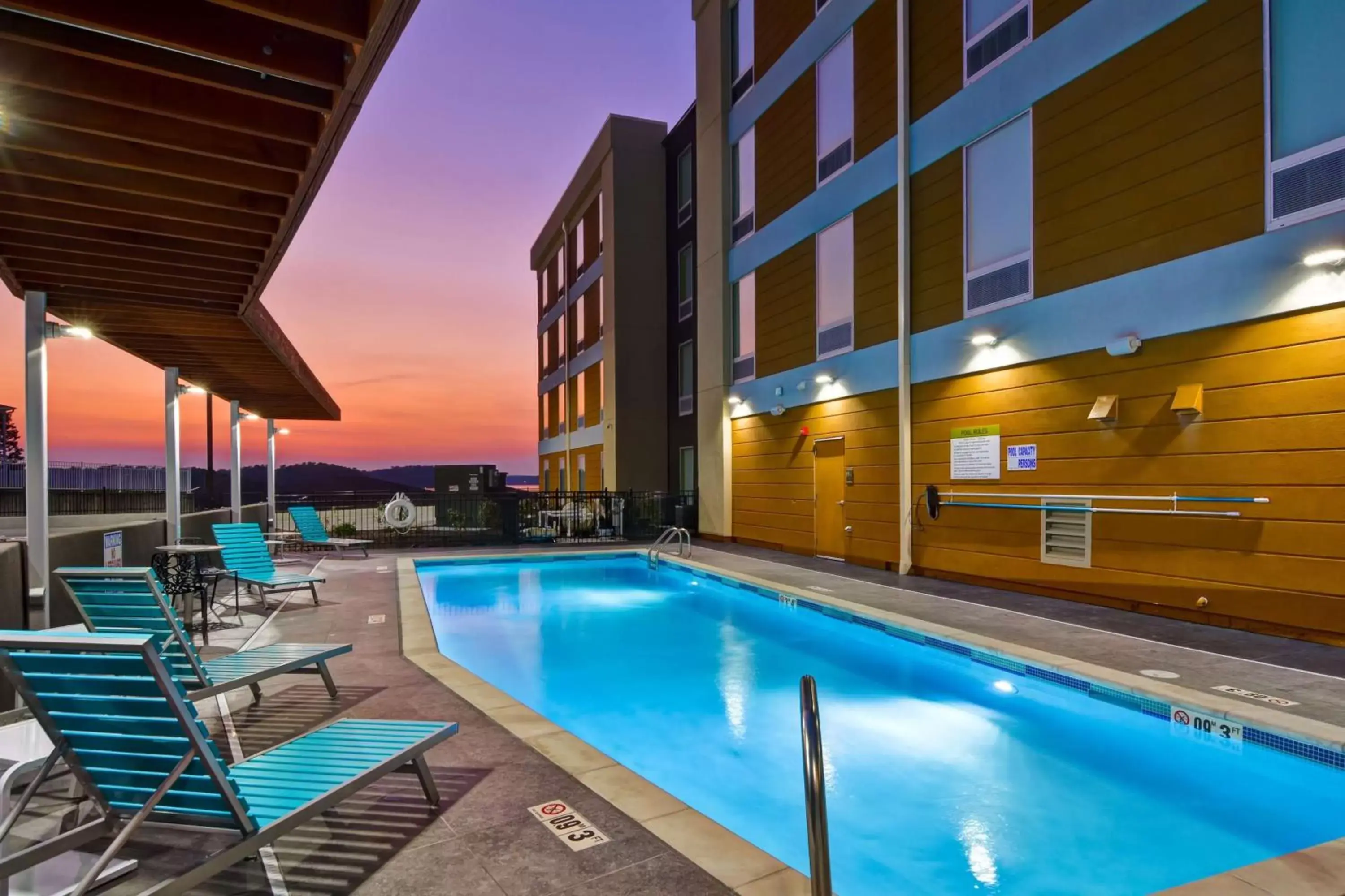 Pool view, Swimming Pool in Home2 Suites By Hilton Hot Springs