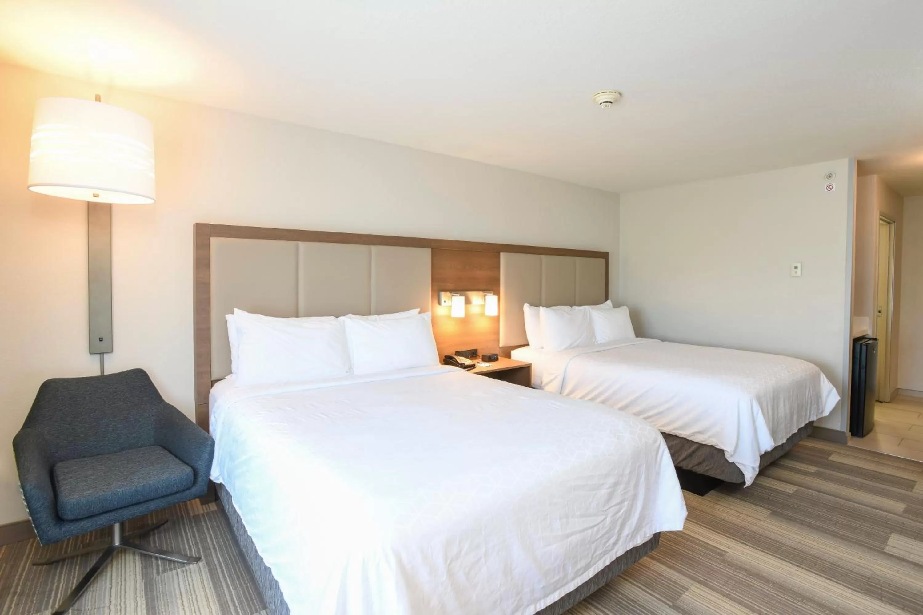 Photo of the whole room, Bed in Holiday Inn Express Hotel & Suites Richwood - Cincinnati South by IHG