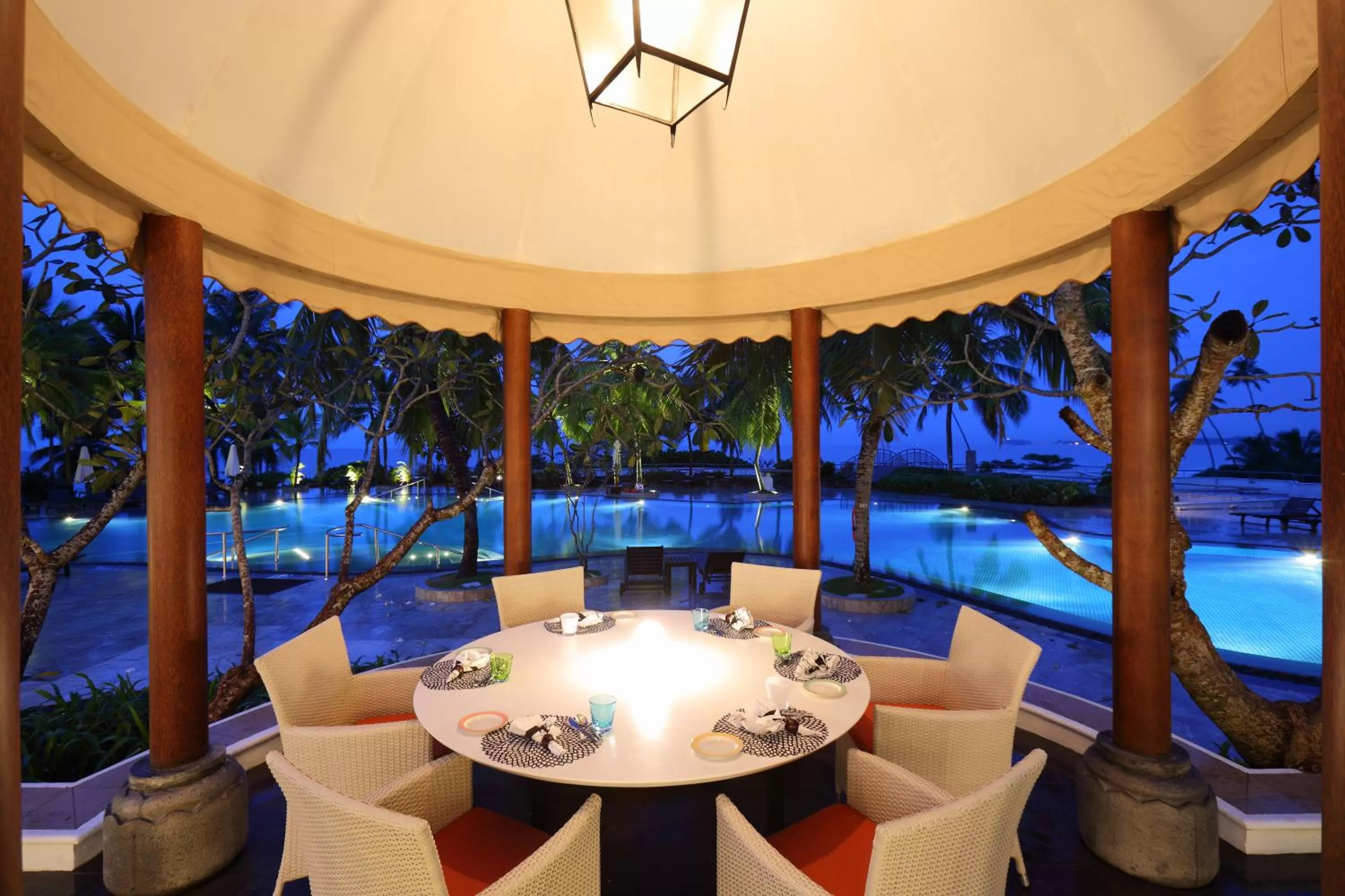 Restaurant/places to eat in Taj Bentota Resort & Spa
