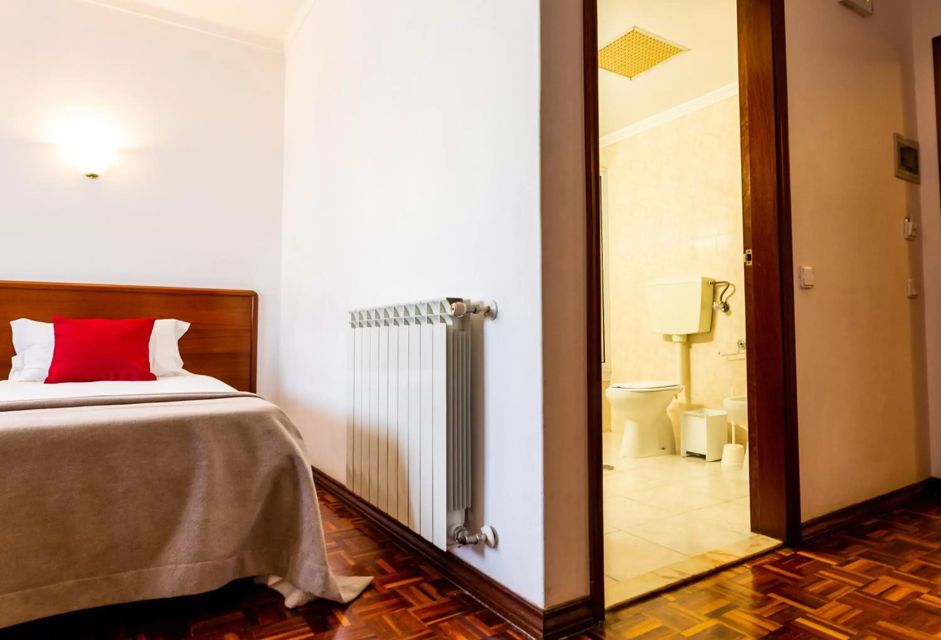 Toilet, Bed in Dona Amélia Hotel by RIDAN Hotels
