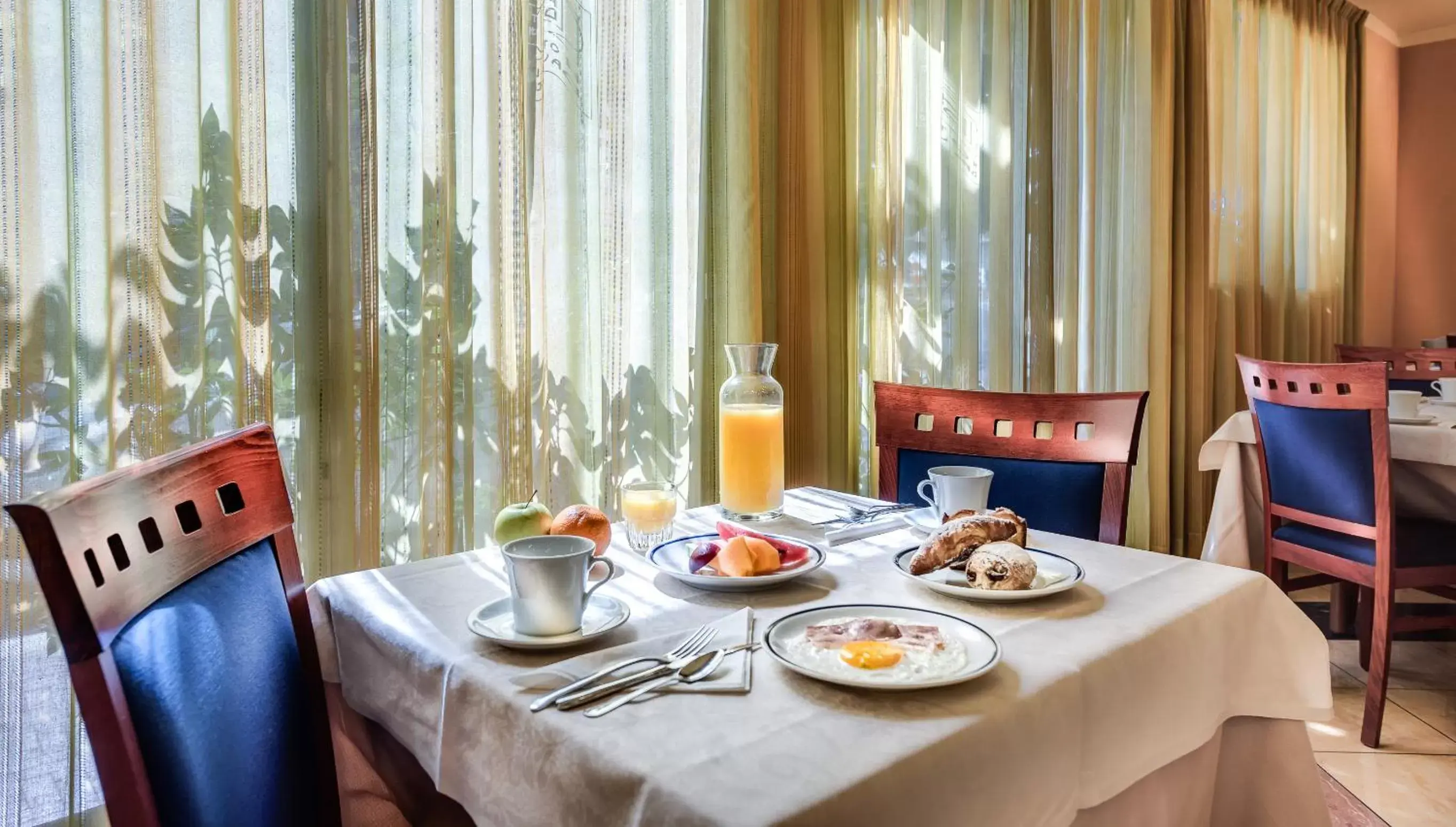 Continental breakfast, Restaurant/Places to Eat in Hotel Da Vinci