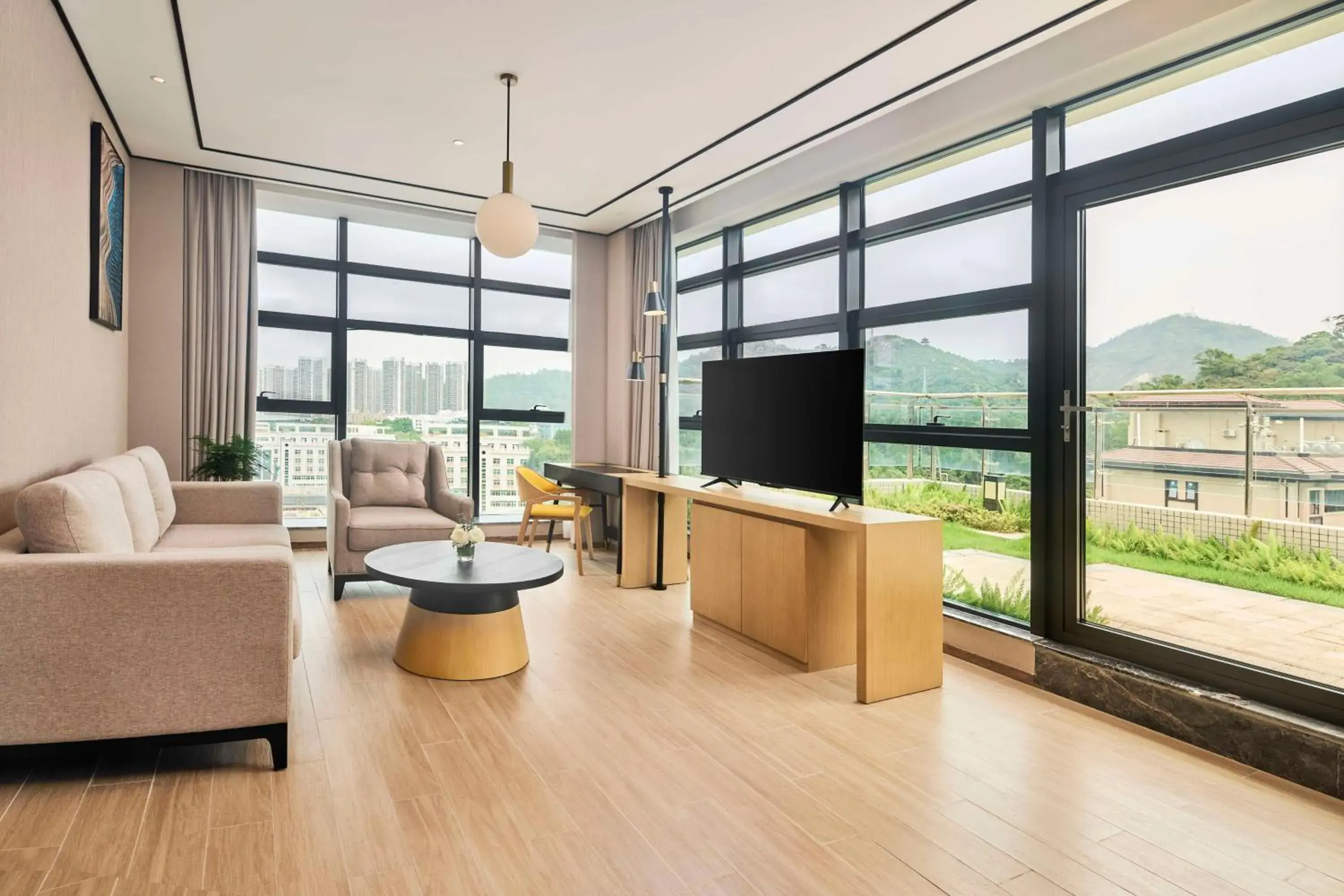 Living room in Hilton Garden Inn Zhuhai Jinan University Living room in Hilton Garden Inn Zhuhai Jinan University