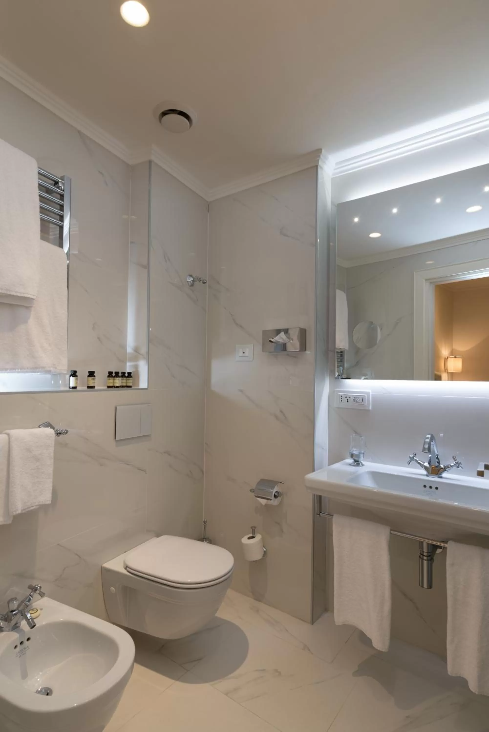 Bathroom in Hotel Degli Artisti