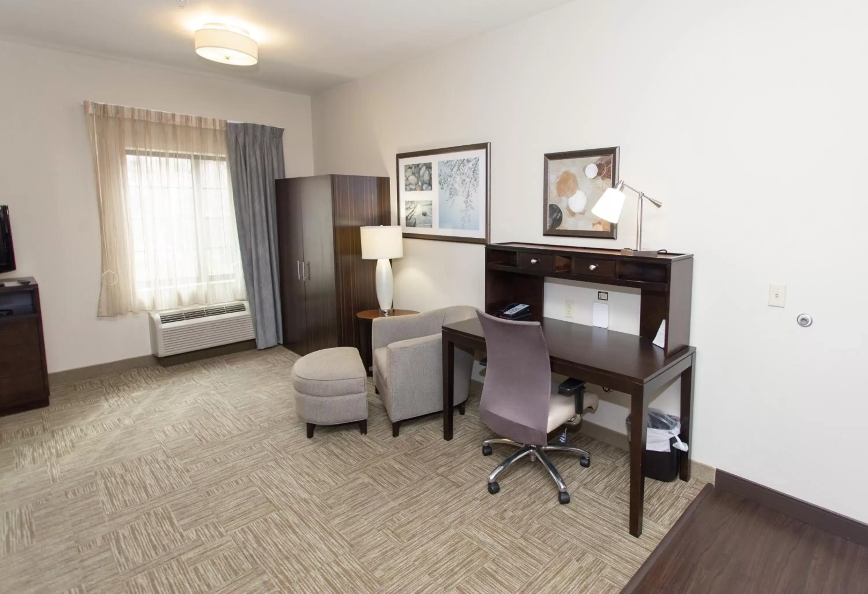 TV and multimedia, TV/Entertainment Center in Staybridge Suites Bowling Green, an IHG Hotel