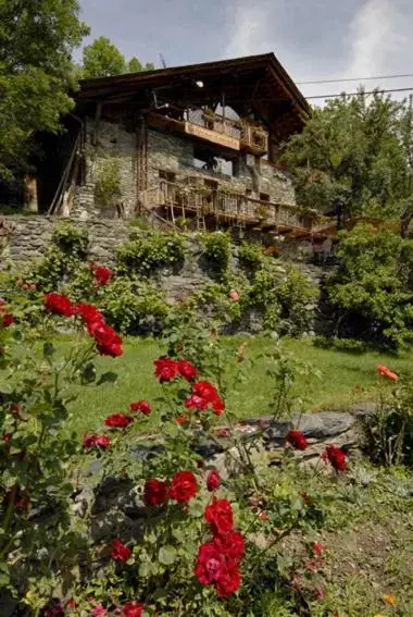 Facade/entrance, Property Building in La Ferme d'Angele