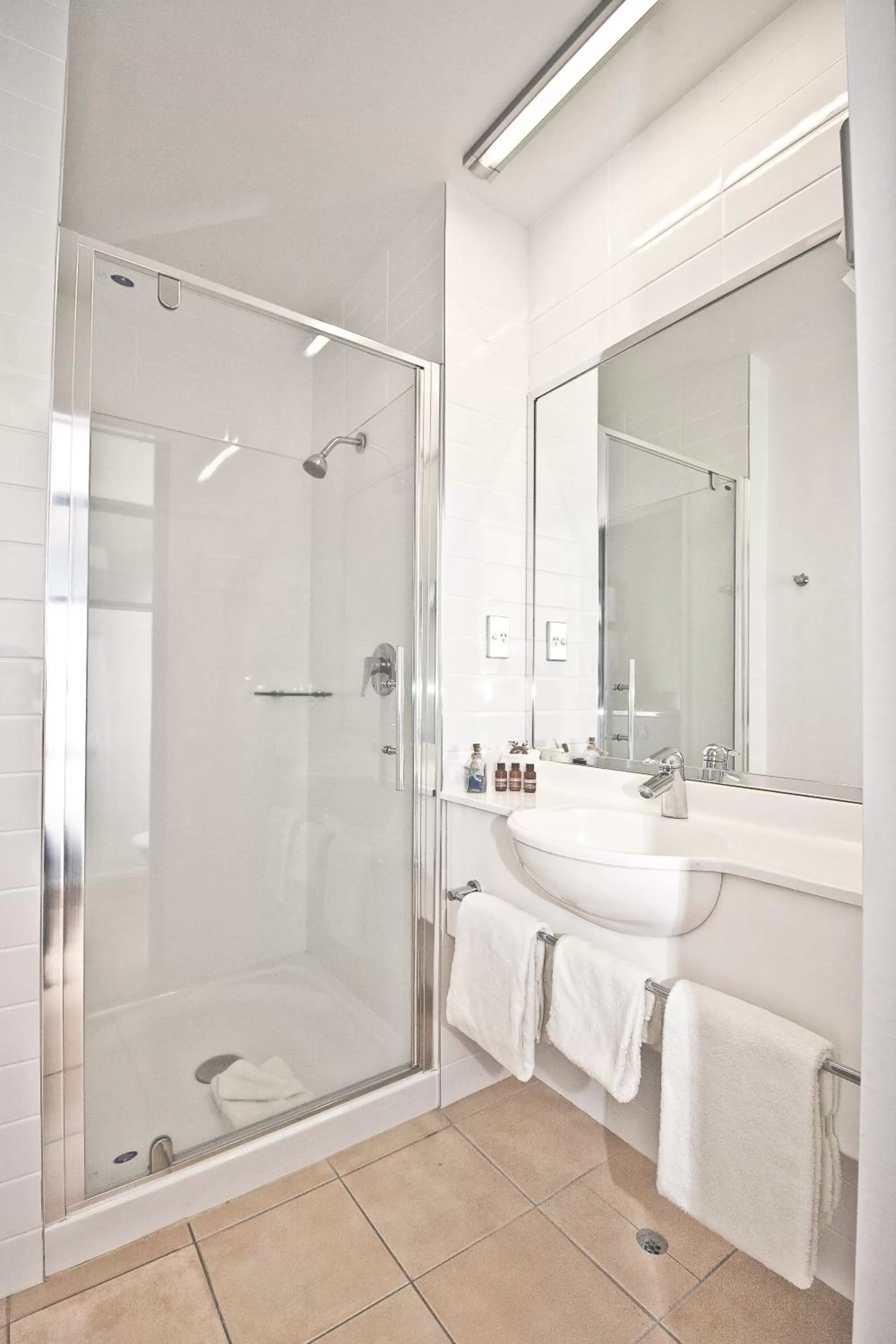 Shower in Clearwater Motor Lodge