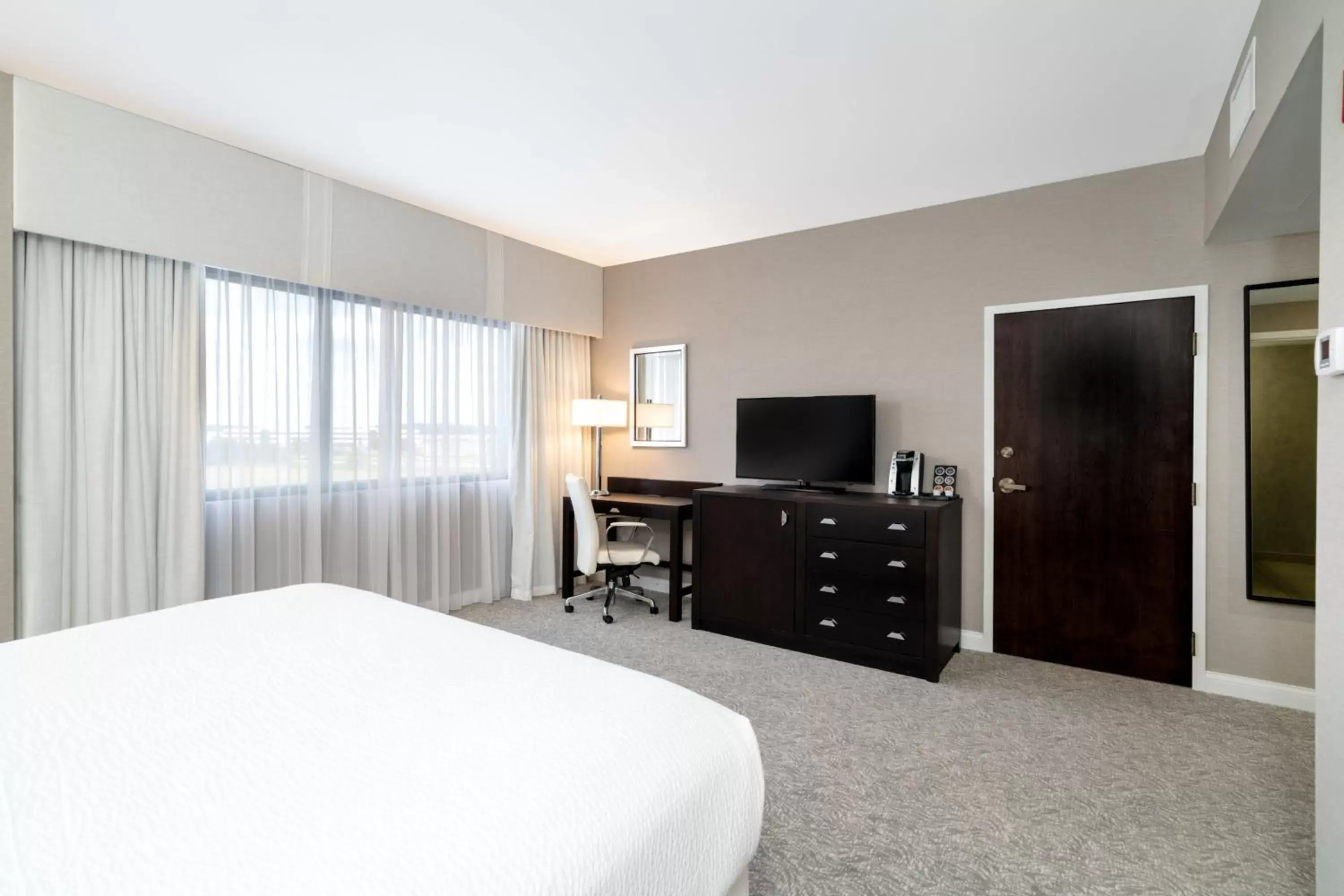 Photo of the whole room, TV/Entertainment Center in Holiday Inn Wilmington, an IHG Hotel