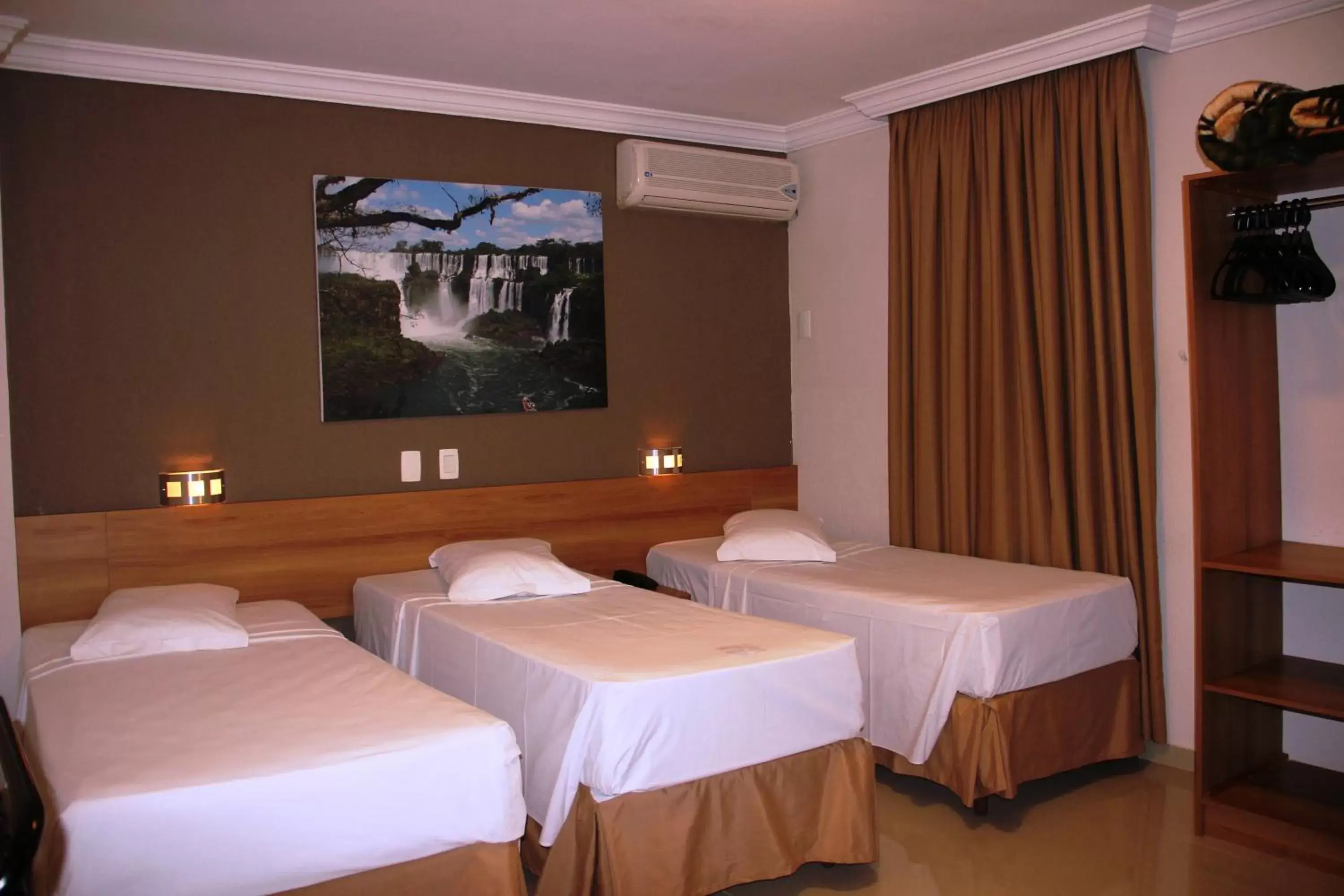 Triple Room with Three Single Beds in Del Rey Quality Hotel