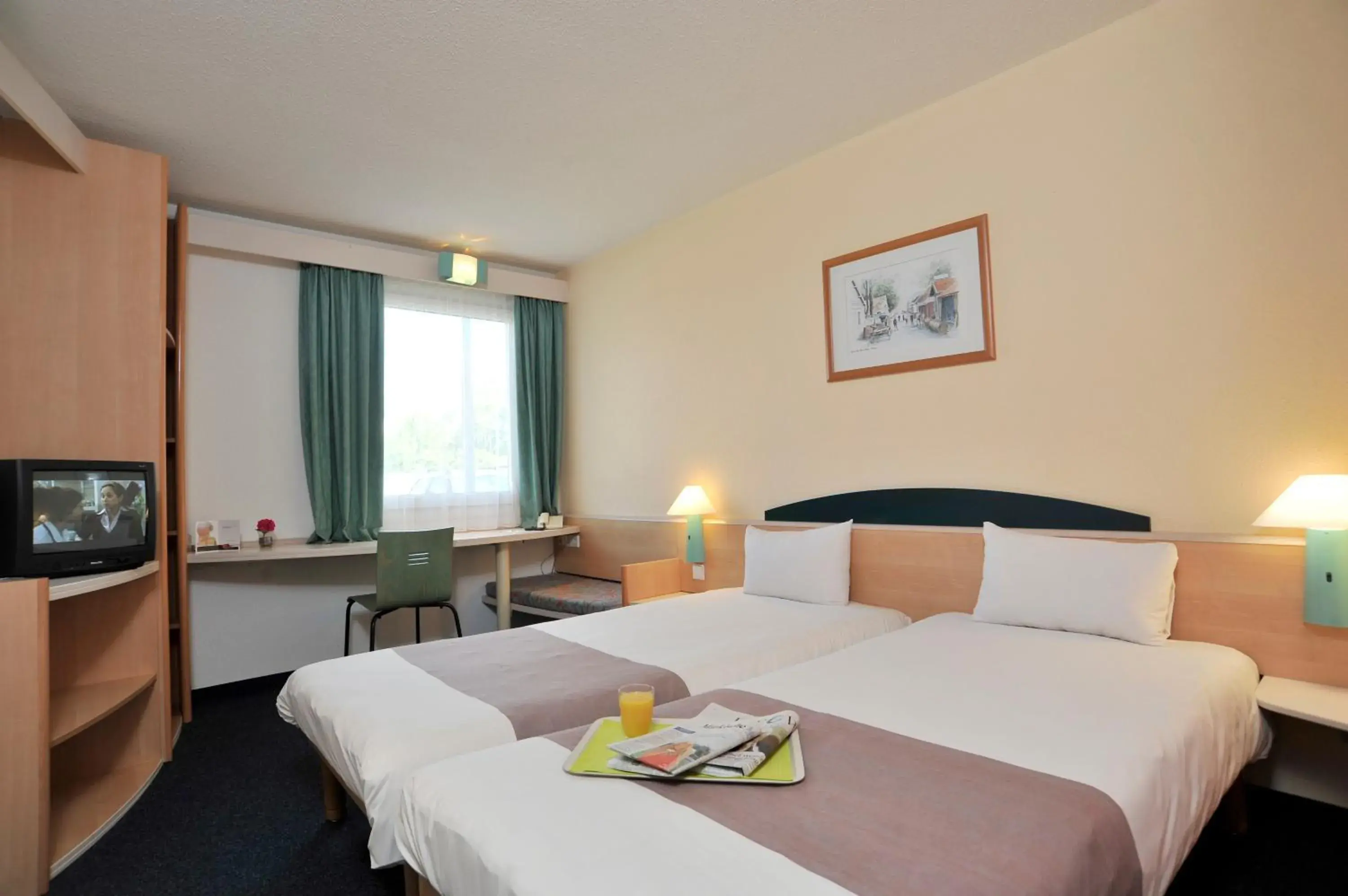 Photo of the whole room, Bed in Plaza Inn Hotel Berlin Sued  Ludwigsfelde