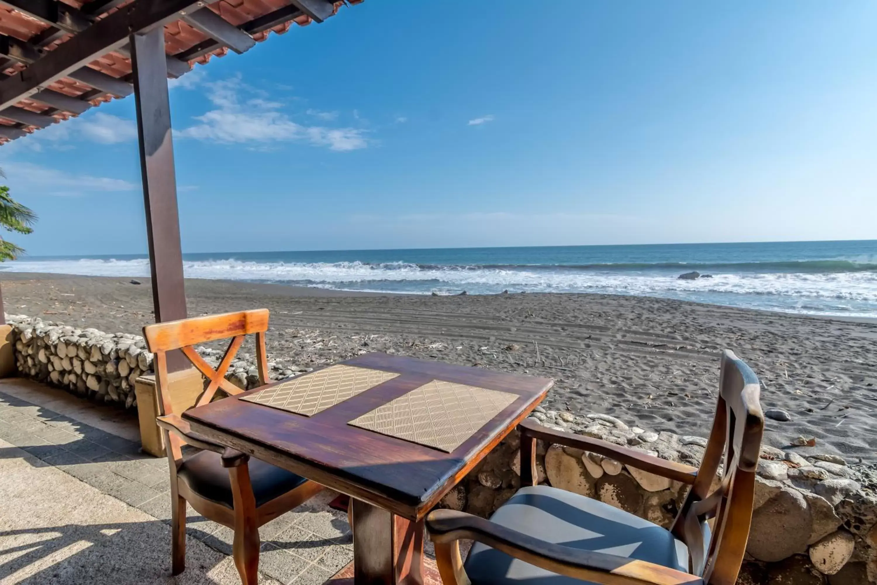 Restaurant/places to eat, Beach in Hotel Terraza del Pacifico