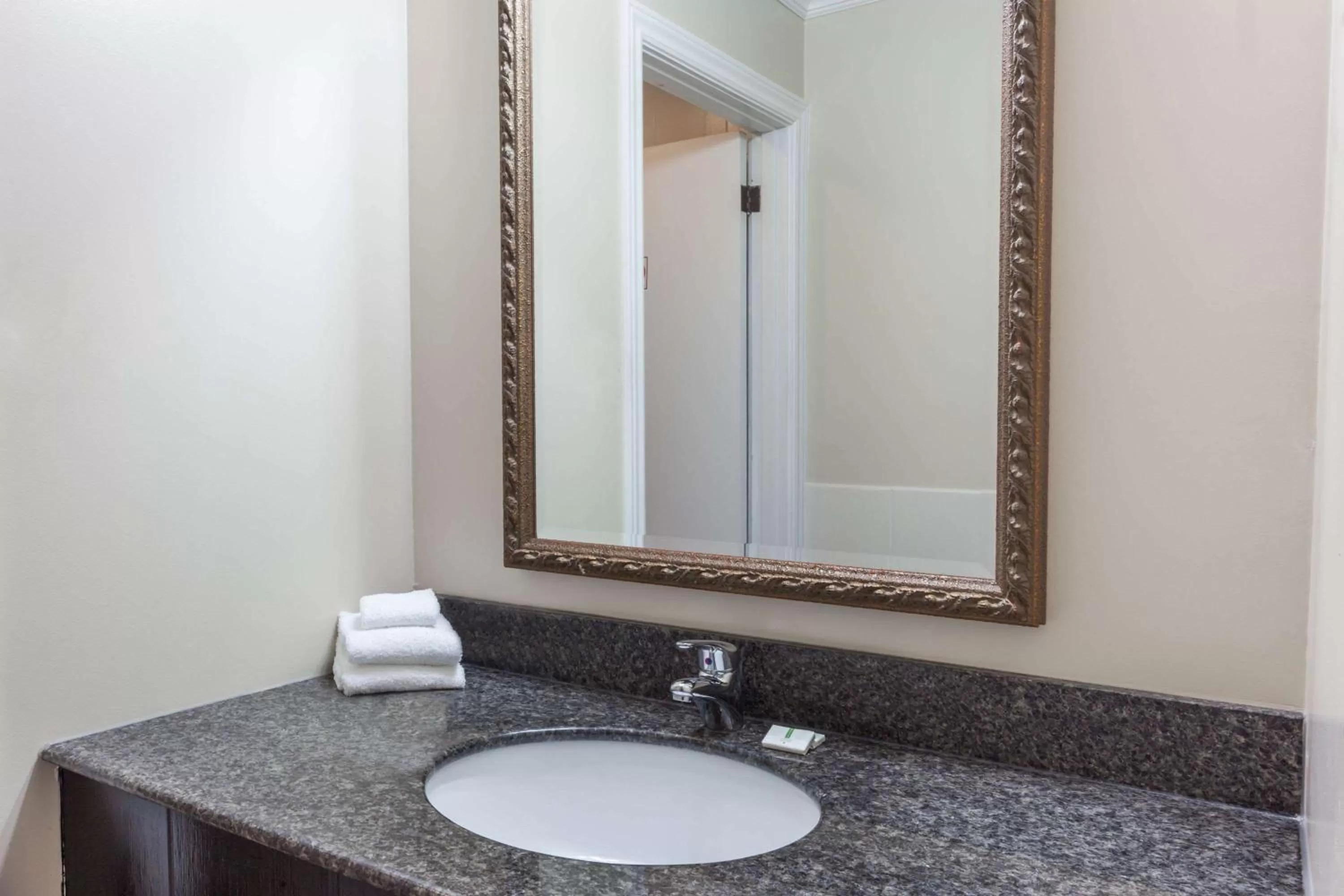 Bathroom in Super 8 by Wyndham Kirkland Lake