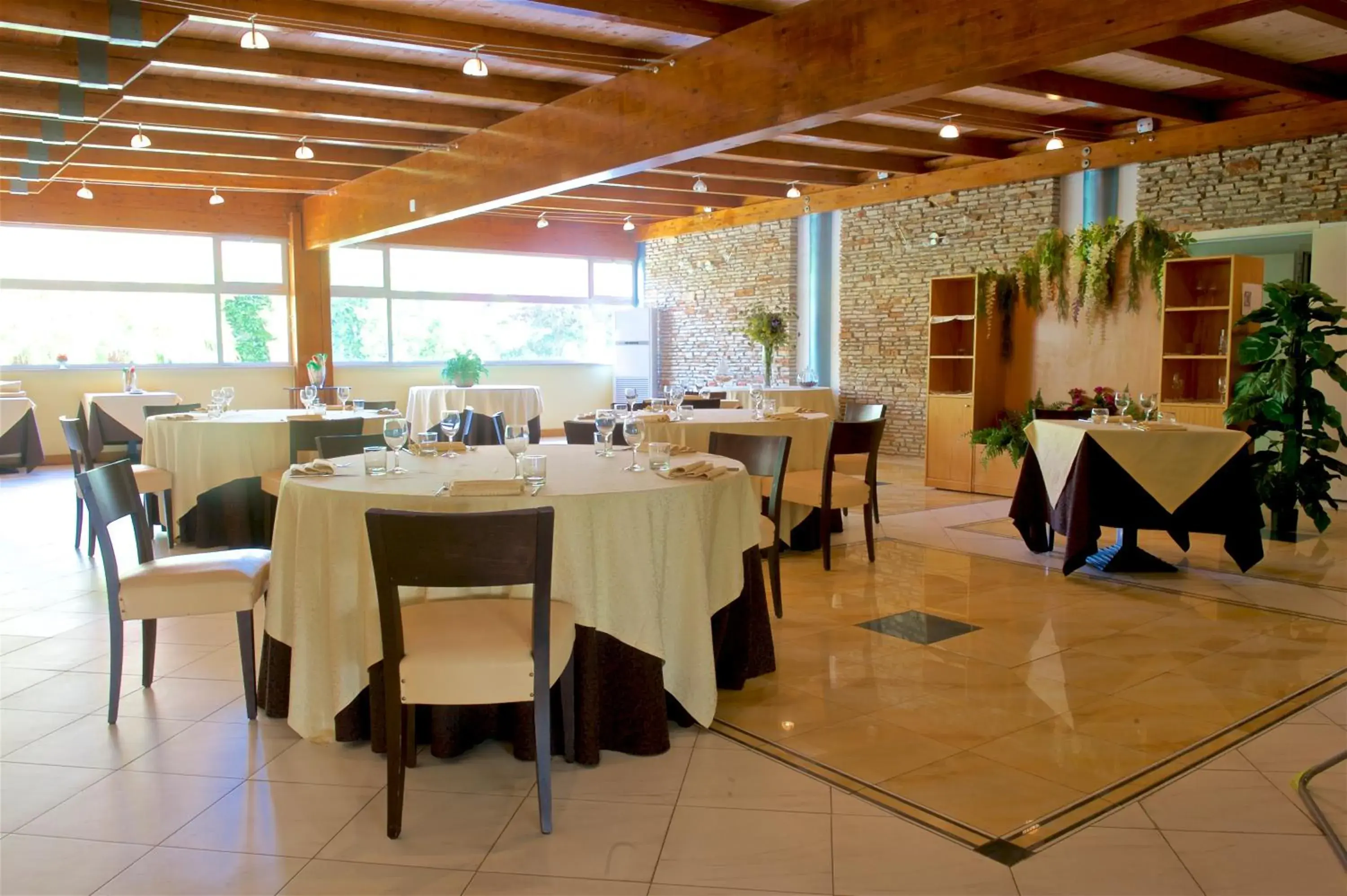 Restaurant/Places to Eat in Albergo Mediterraneo