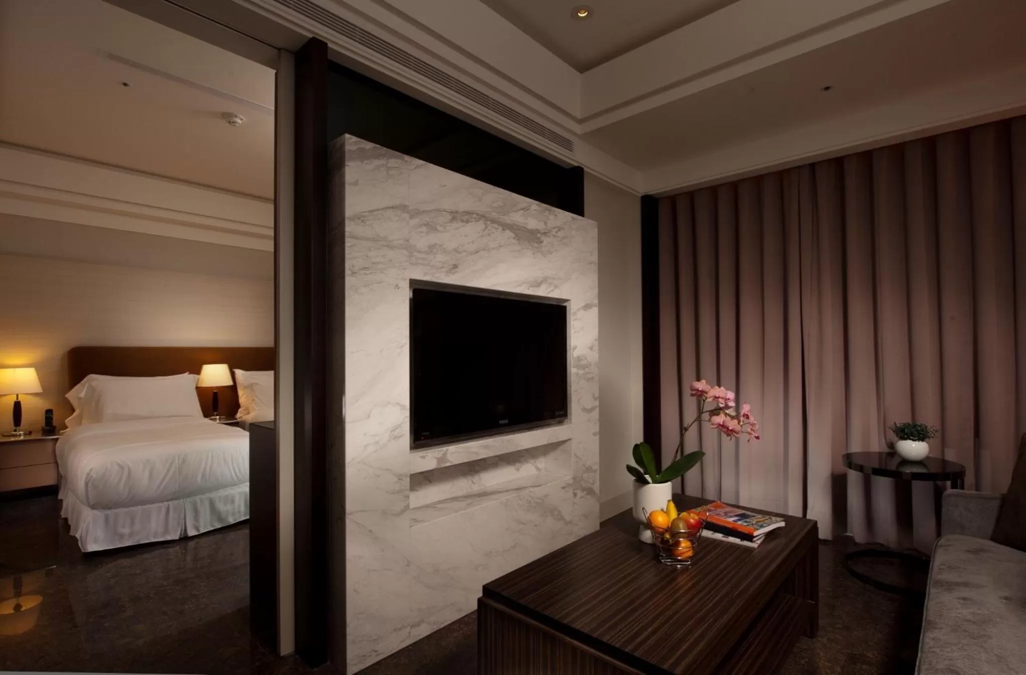 Photo of the whole room, Bed in Leofoo Residences