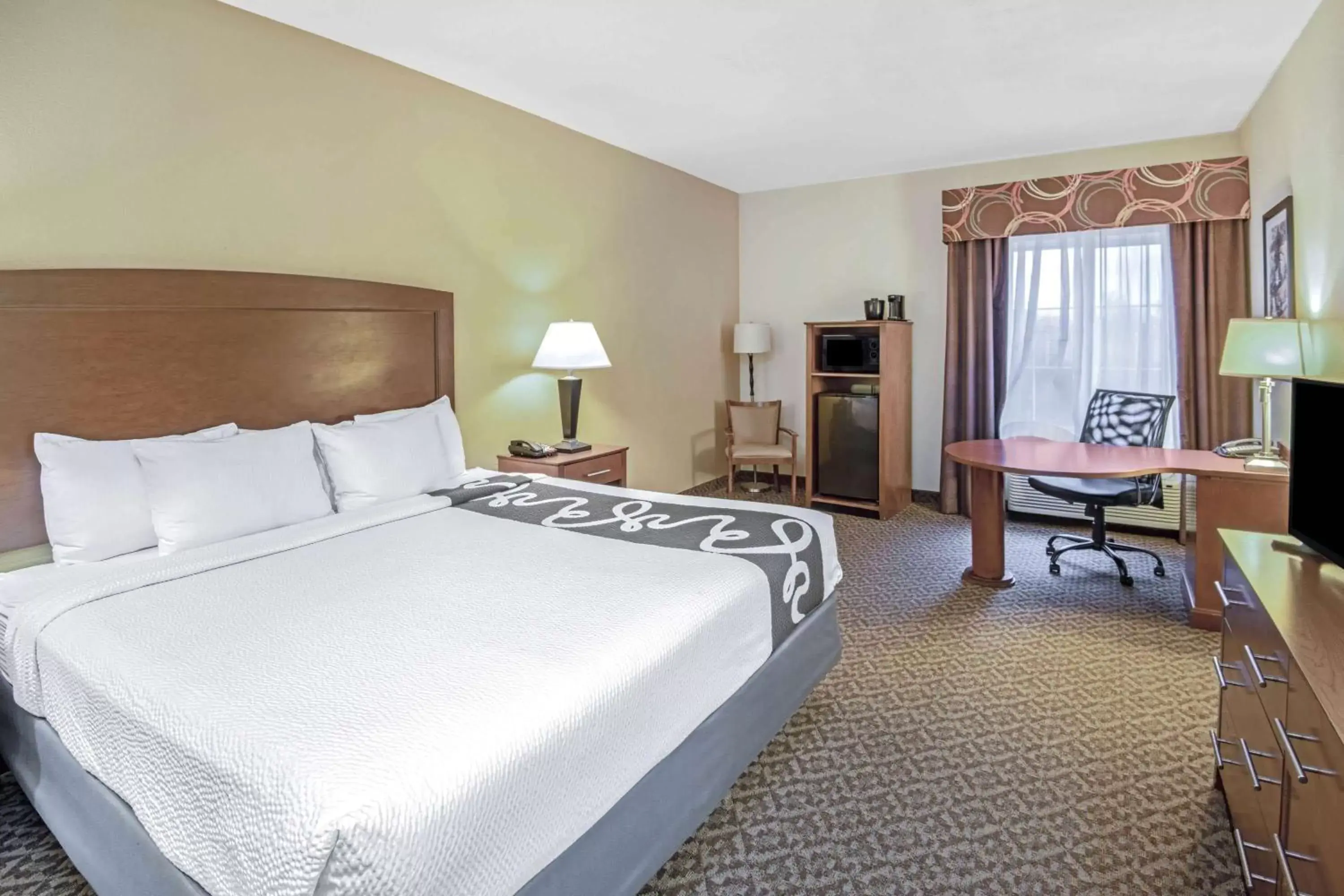 Photo of the whole room, Bed in La Quinta by Wyndham Lawton / Fort Sill