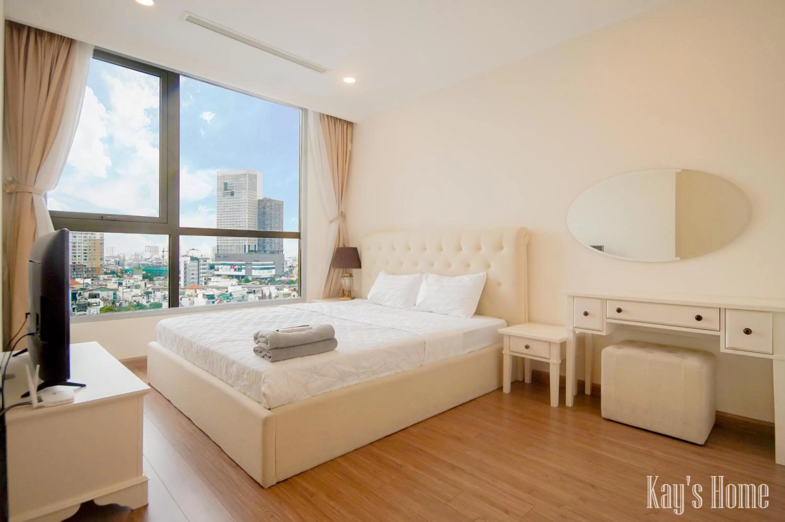 TV and multimedia, Bed in Vinhomes Central Park-Nice Homes