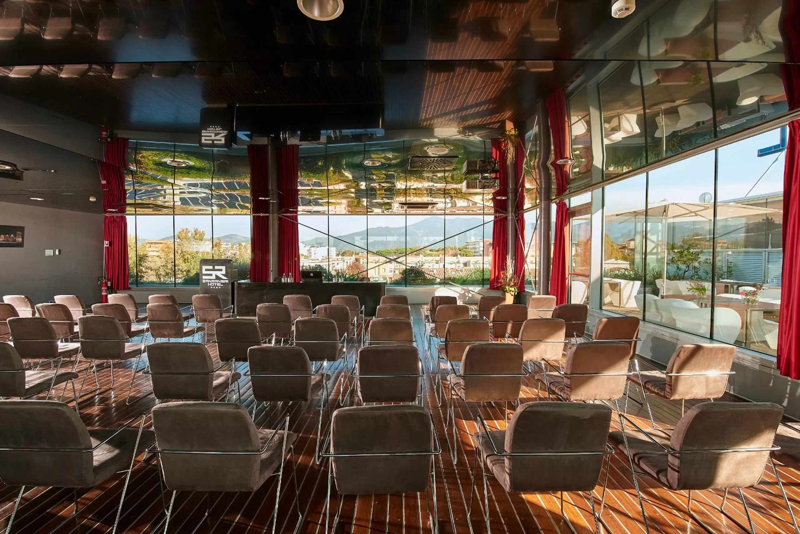 Meeting/conference room in San Ranieri Hotel