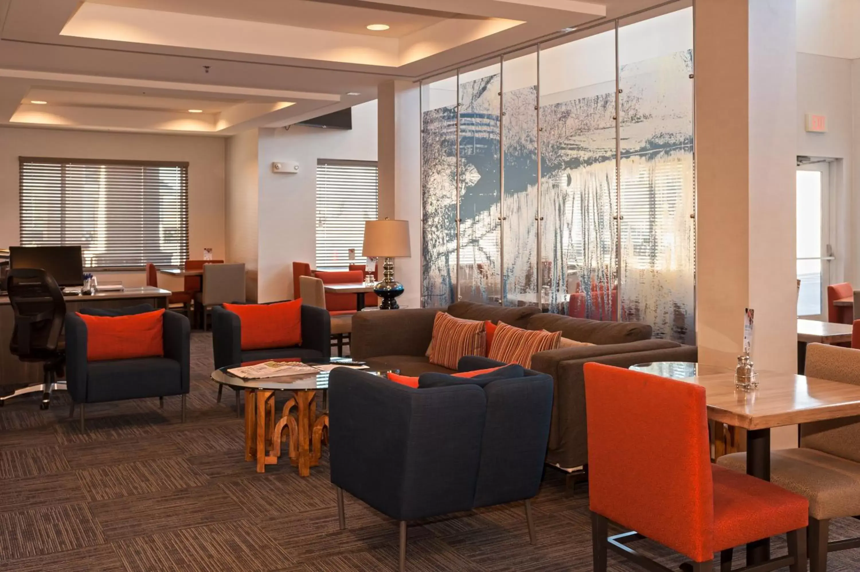 Lounge or bar in Holiday Inn Express Hotel & Suites Chanhassen, an IHG Hotel