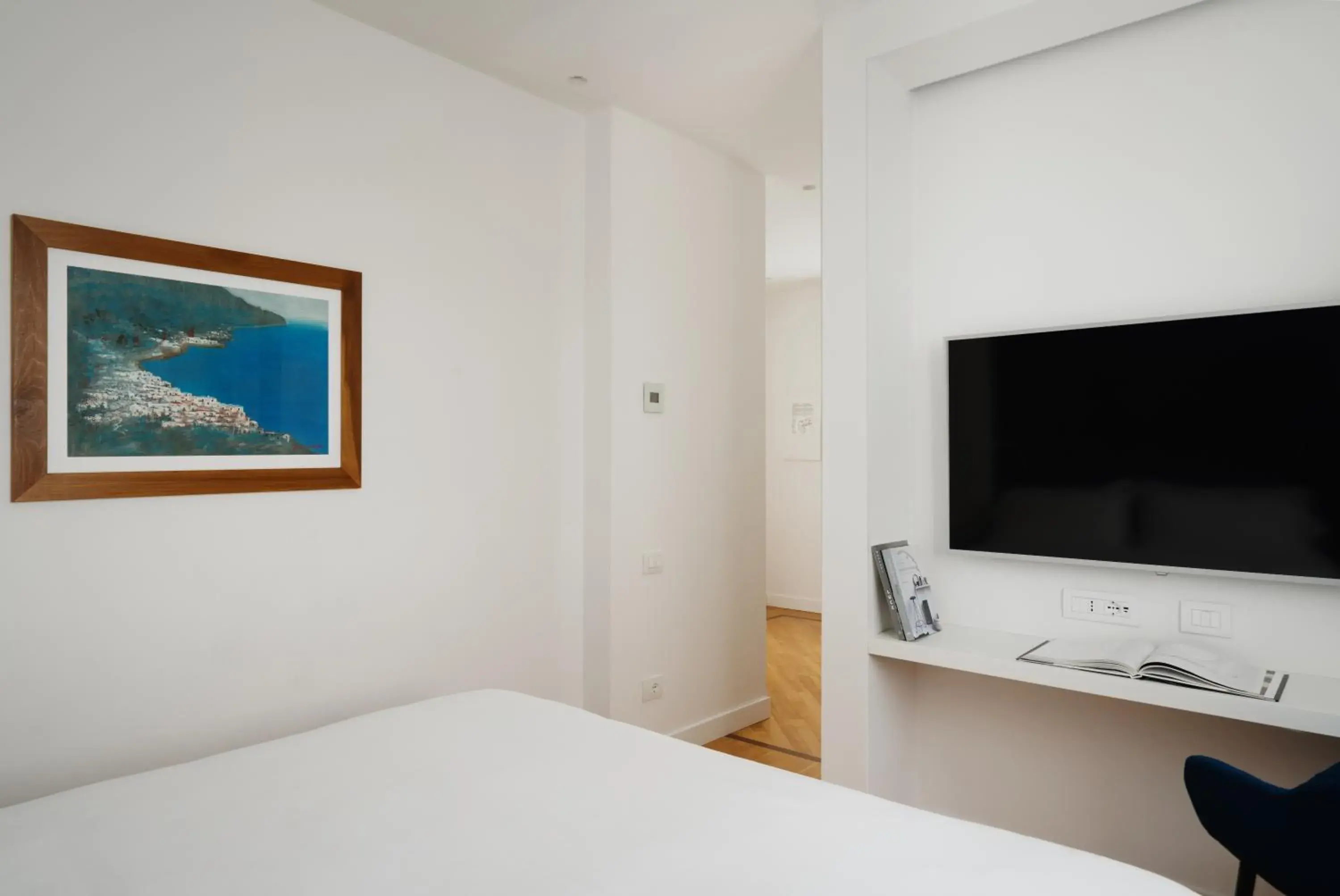 Communal lounge/ TV room, Bed in Hotel Morfeo