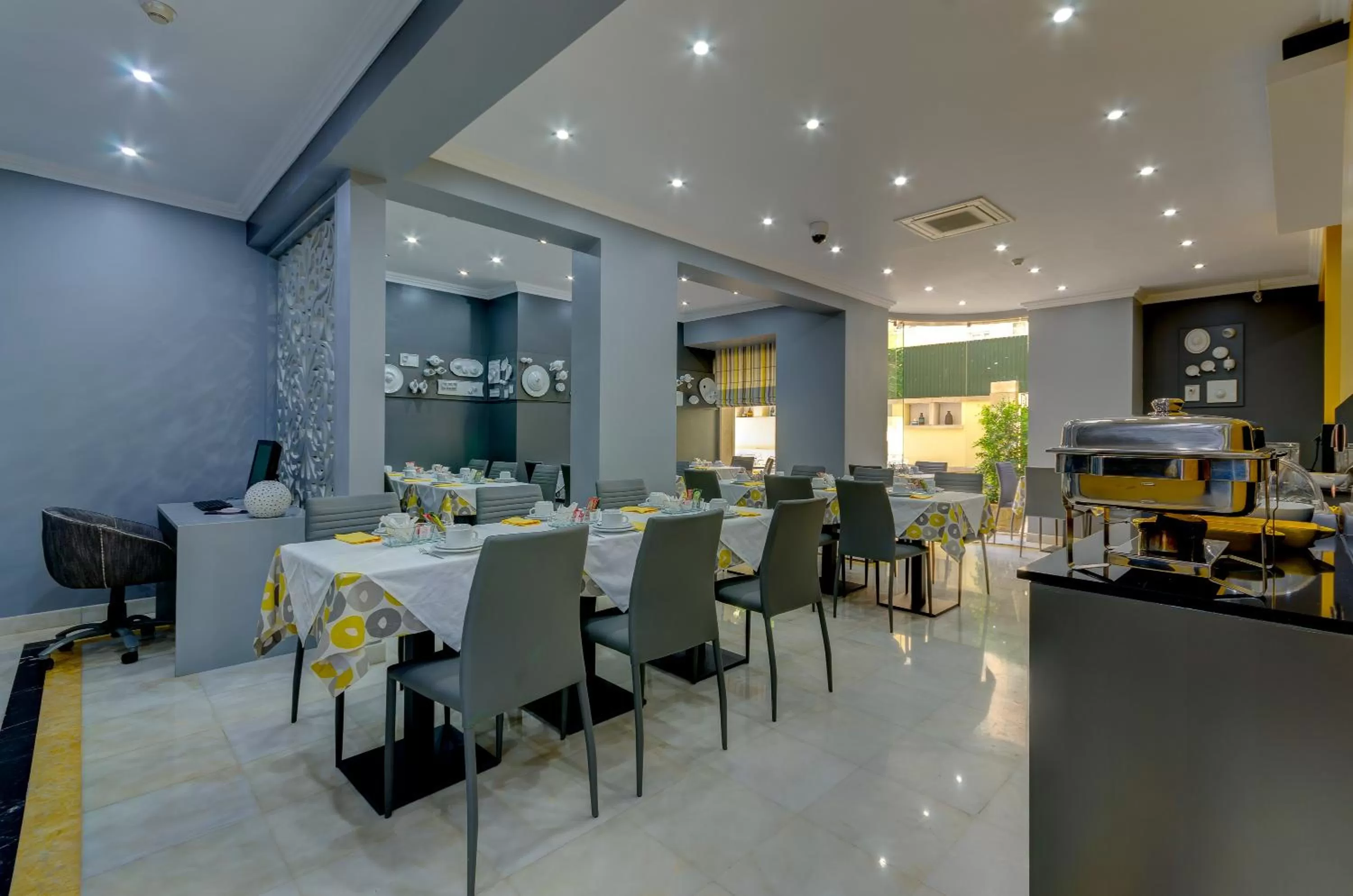 Restaurant/places to eat in Hotel Avenida Park